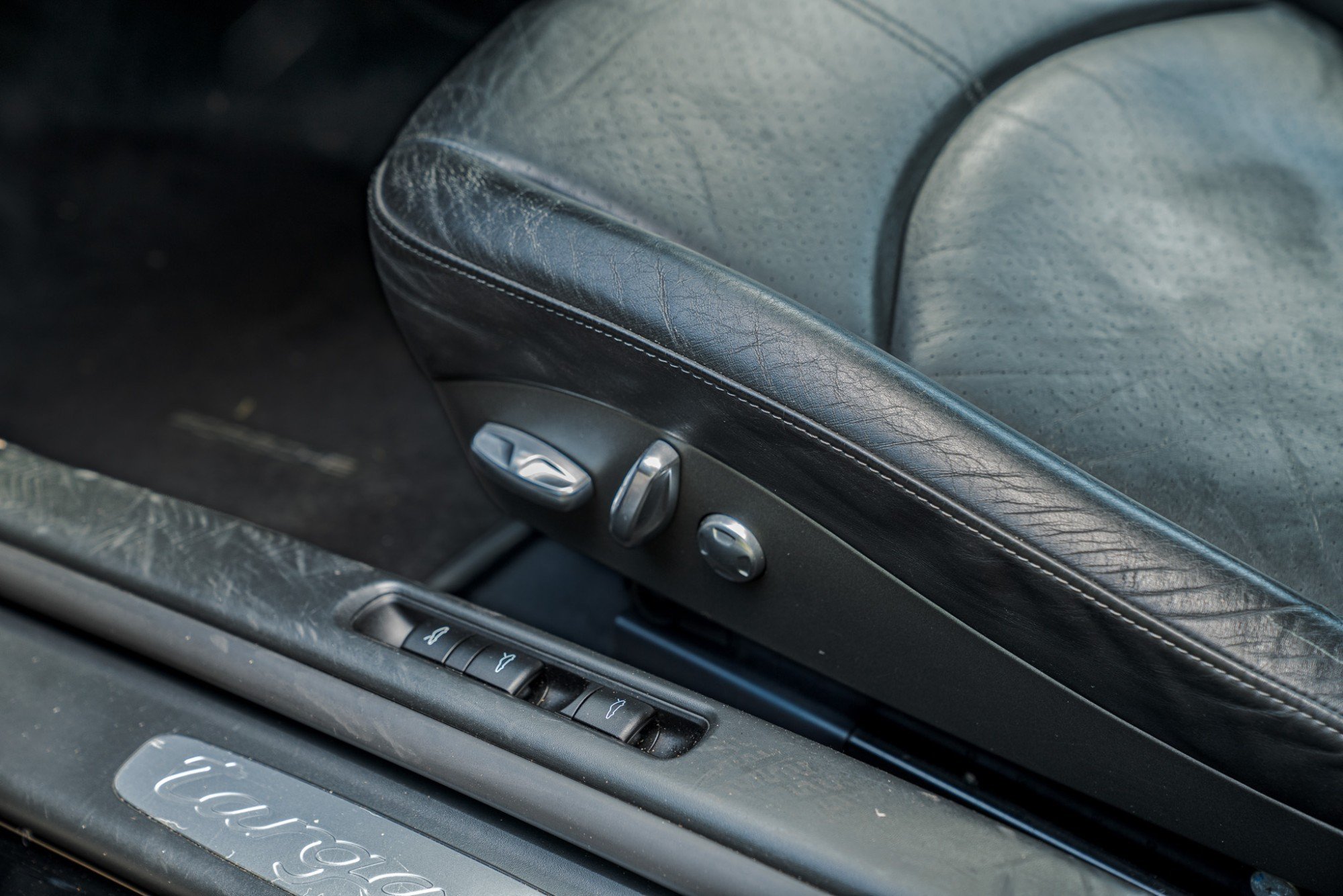 2007 Porsche 911 Targa 4S in Black, interior photo 17