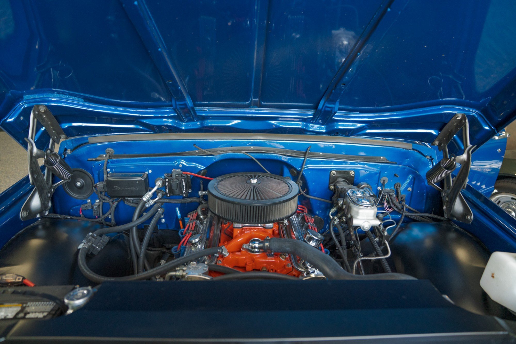 1972 Chevrolet Blazer CST in Blue, engine photo 3