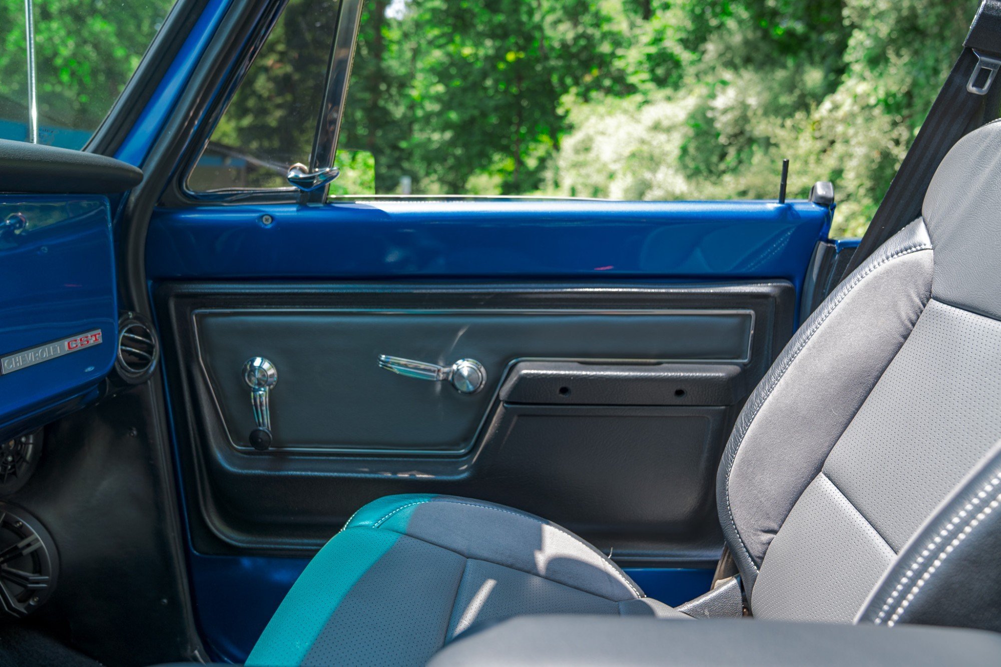 1972 Chevrolet Blazer CST in Blue, interior photo 15