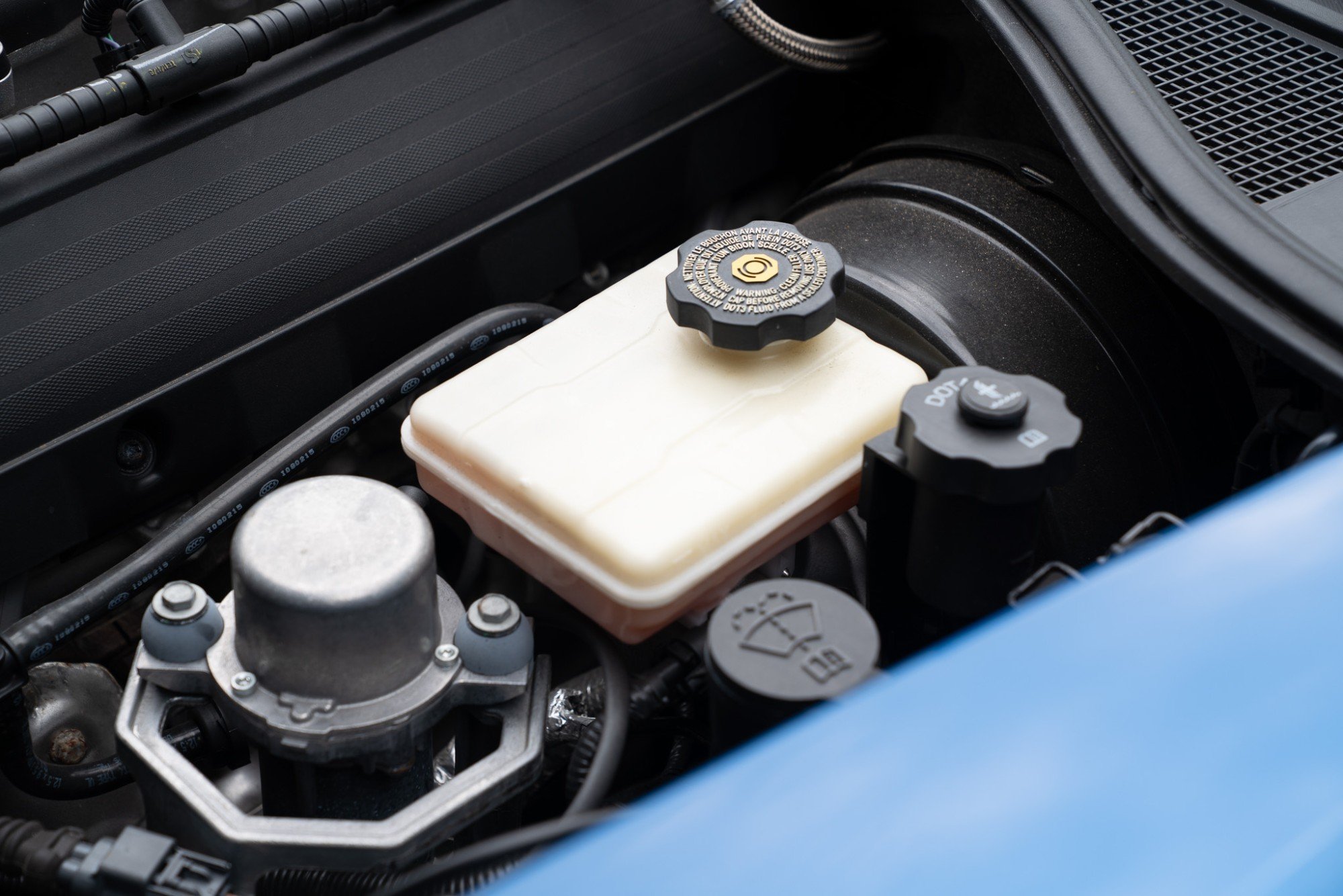 2016 Chevrolet Corvette Z06 in Laguna Blue Tintcoat, engine photo 6