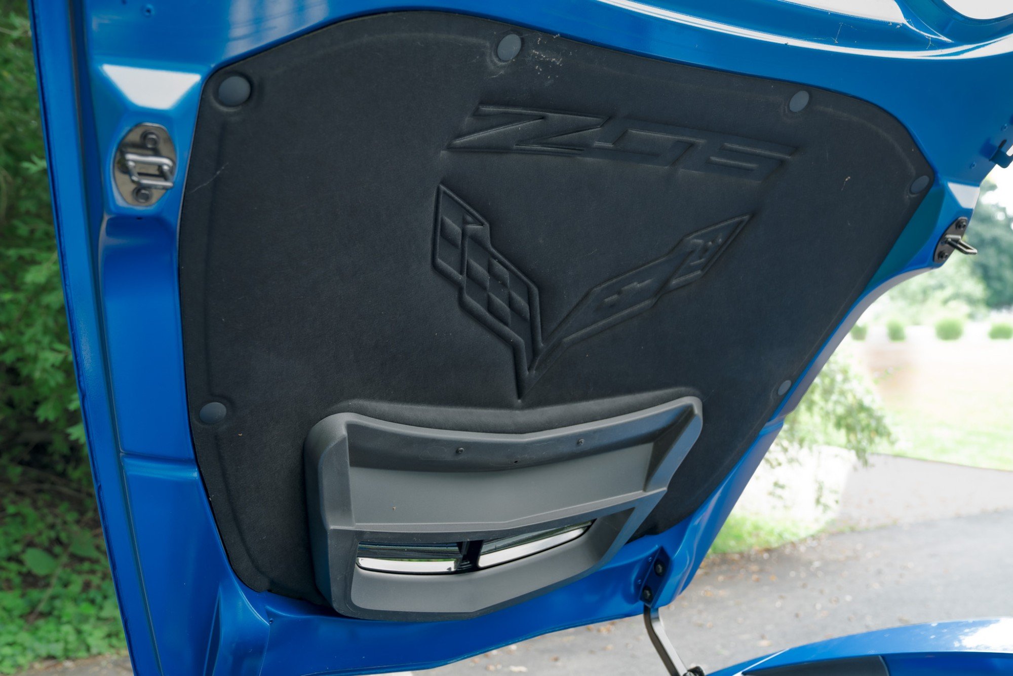 2016 Chevrolet Corvette Z06 in Laguna Blue Tintcoat, engine photo 7