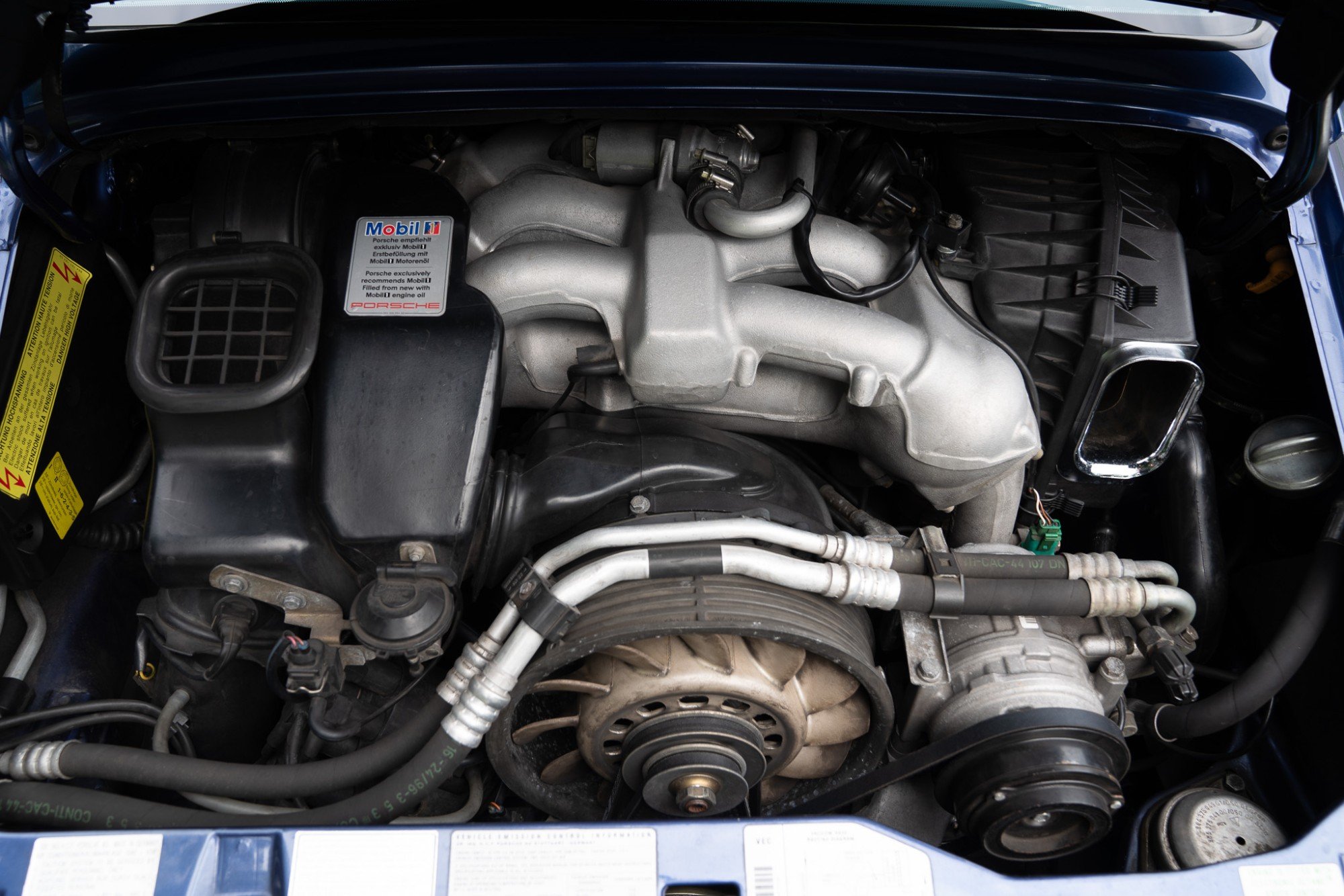 1997 Porsche 911 Carrera in Zenith Blue Metallic, engine photo 1