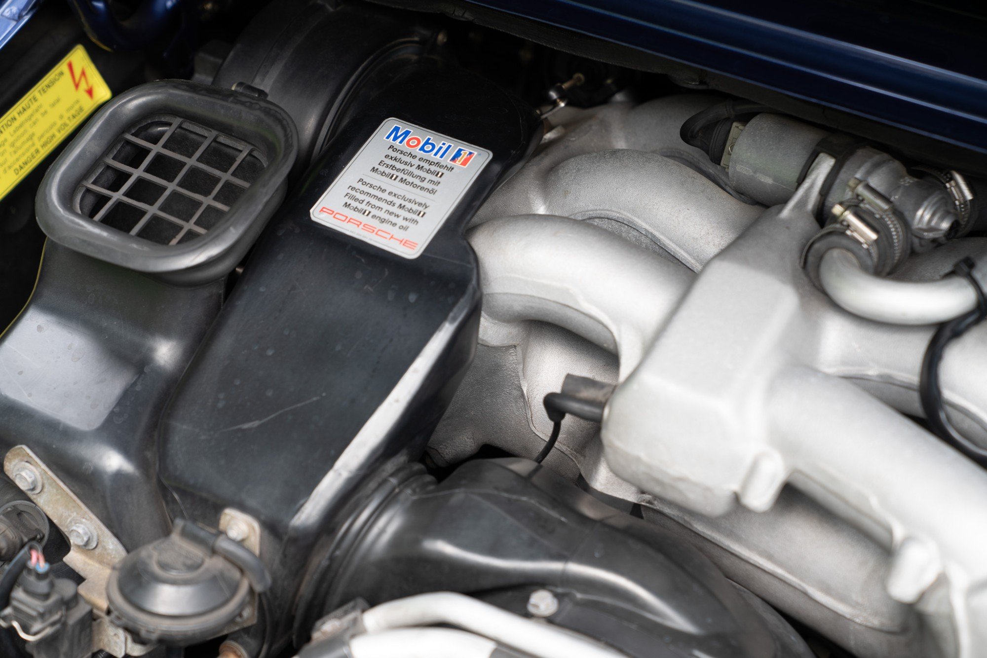 1997 Porsche 911 Carrera in Zenith Blue Metallic, engine photo 2