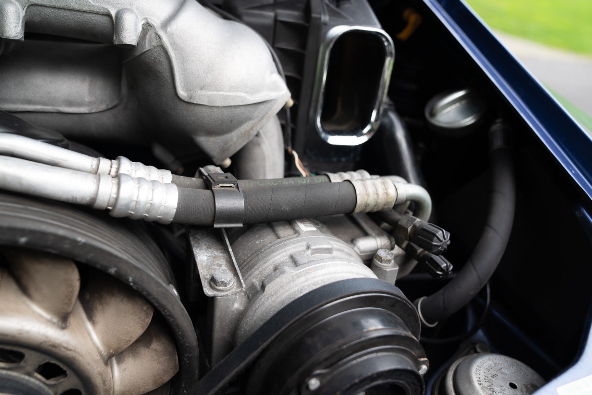 1997 Porsche 911 Carrera in Zenith Blue Metallic, engine photo 4
