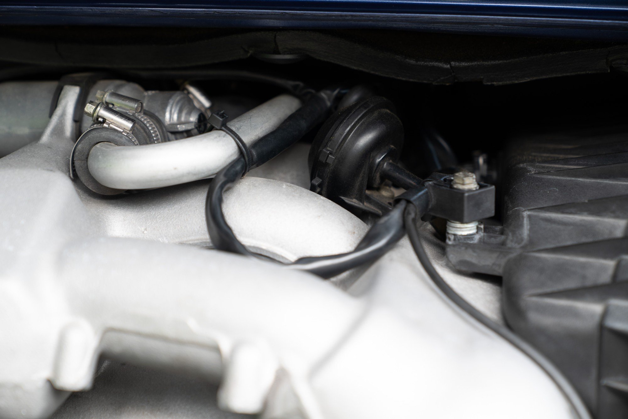 1997 Porsche 911 Carrera in Zenith Blue Metallic, engine photo 5