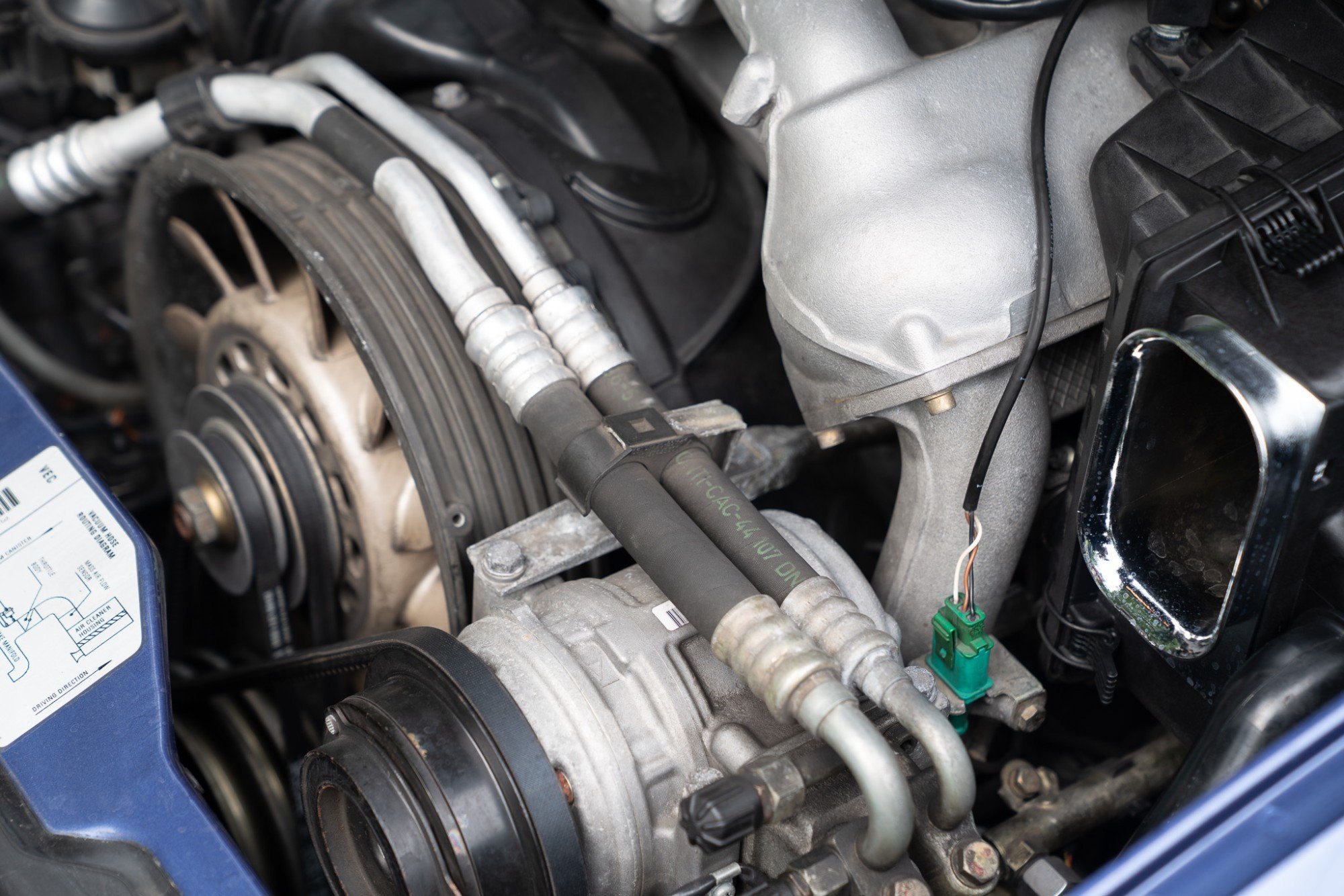 1997 Porsche 911 Carrera in Zenith Blue Metallic, engine photo 6