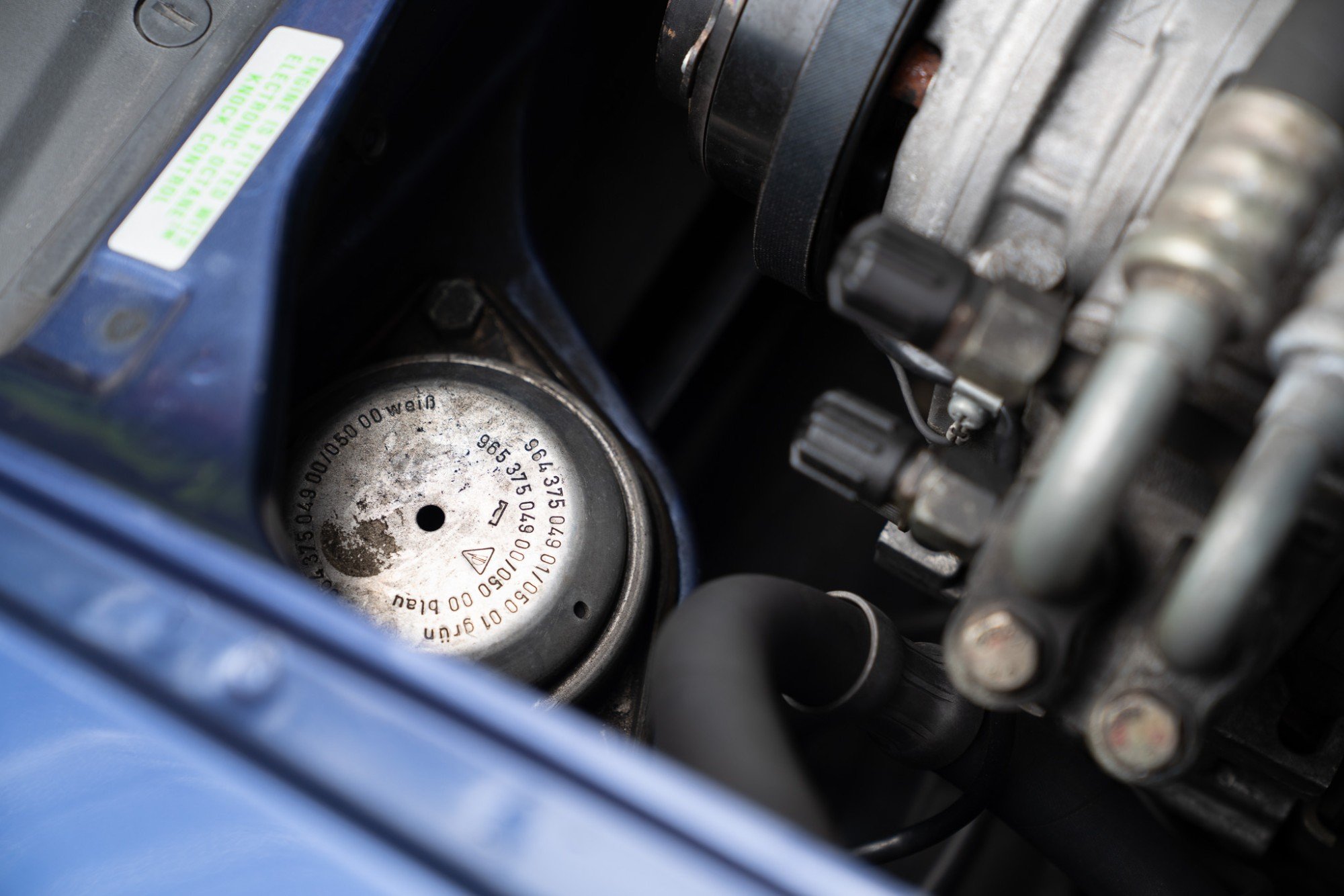 1997 Porsche 911 Carrera in Zenith Blue Metallic, engine photo 10