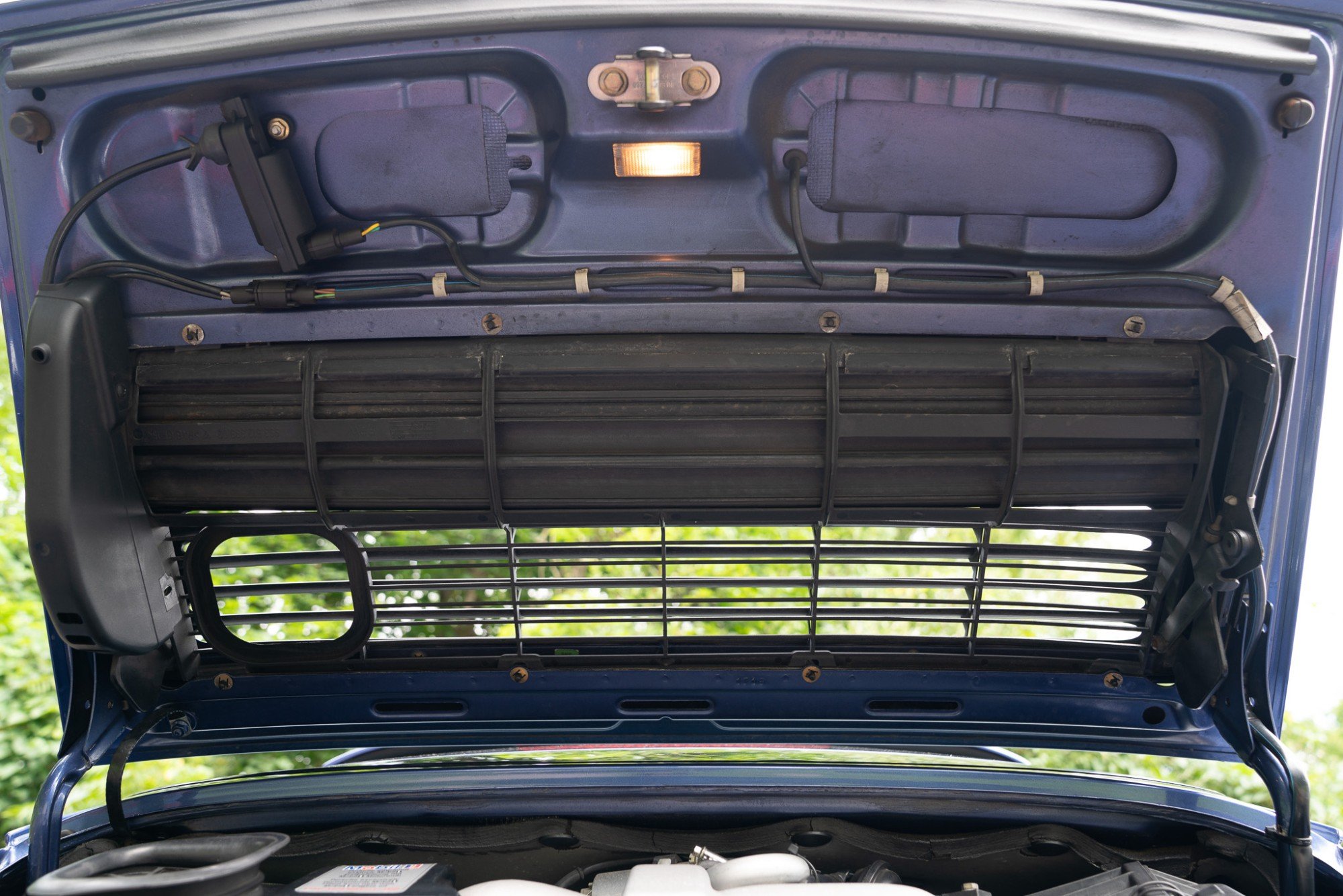 1997 Porsche 911 Carrera in Zenith Blue Metallic, engine photo 11