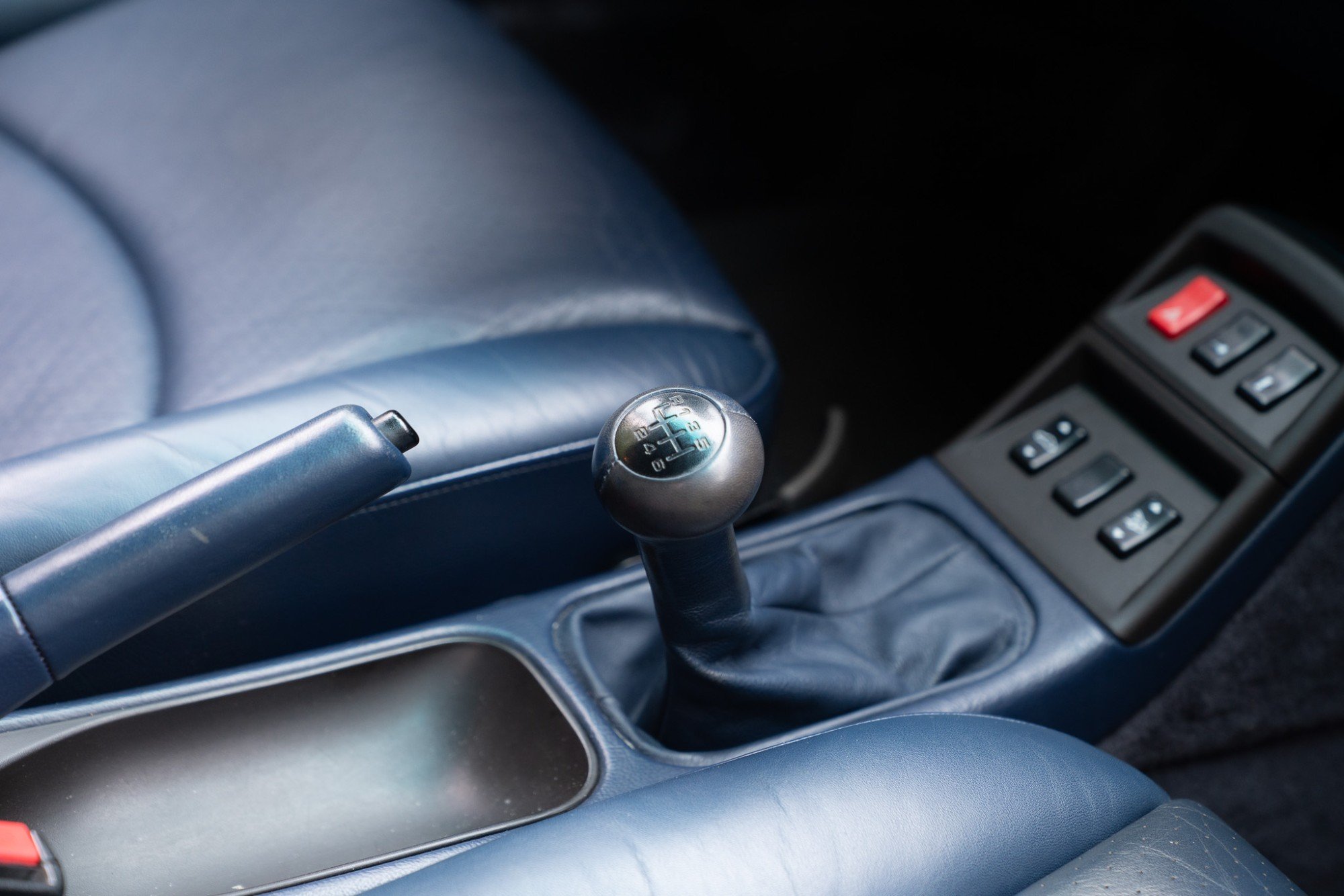 1997 Porsche 911 Carrera in Zenith Blue Metallic, interior photo 12