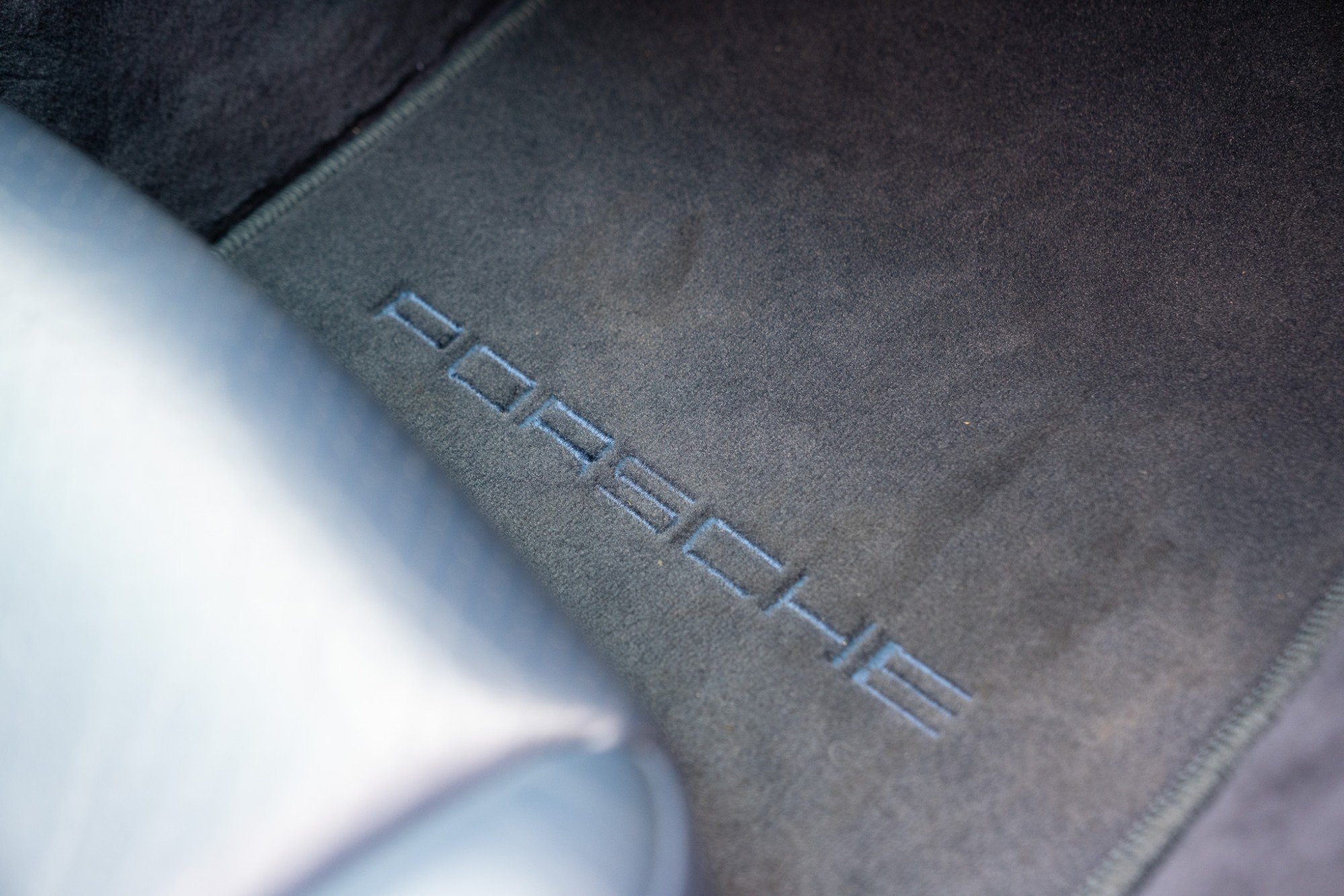 1997 Porsche 911 Carrera in Zenith Blue Metallic, interior photo 16
