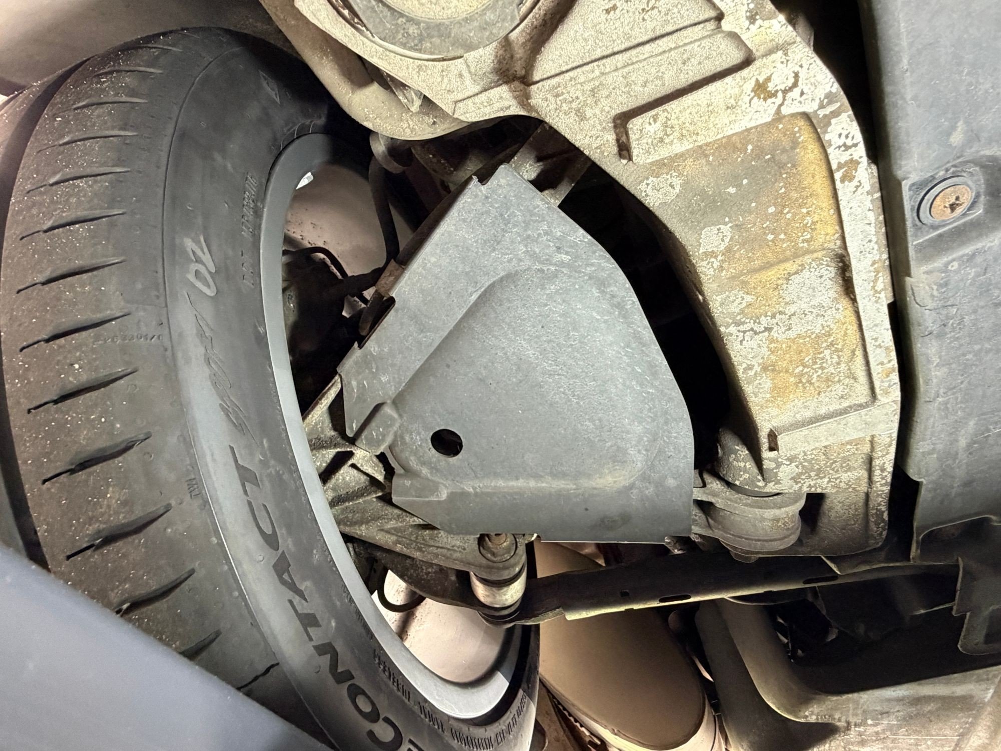 1997 Porsche 911 Carrera in Zenith Blue Metallic, undercarriage photo 14