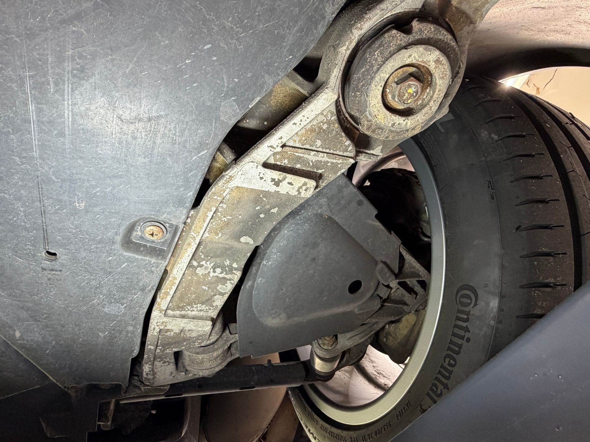 1997 Porsche 911 Carrera in Zenith Blue Metallic, undercarriage photo 15