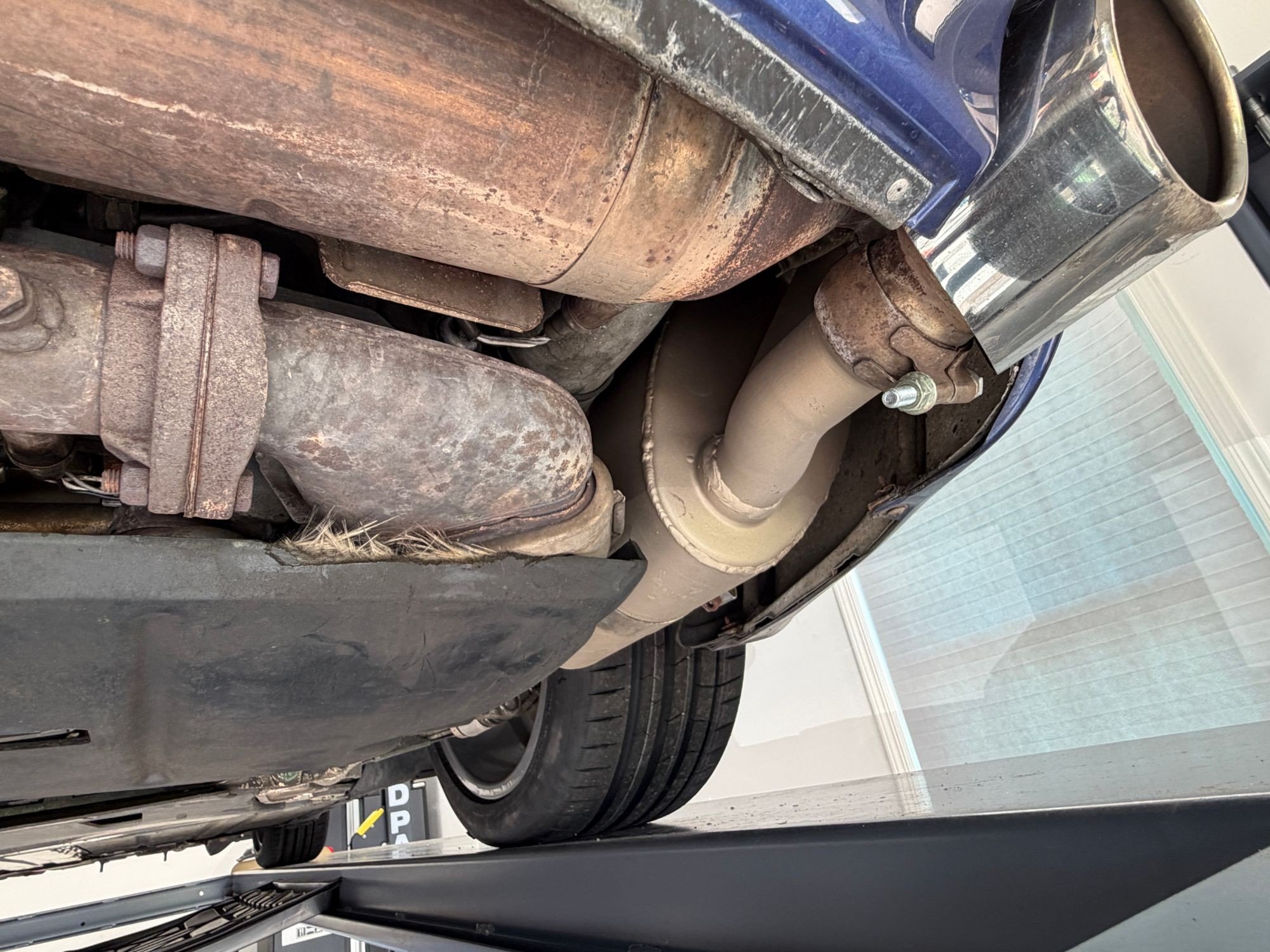 1997 Porsche 911 Carrera in Zenith Blue Metallic, undercarriage photo 17