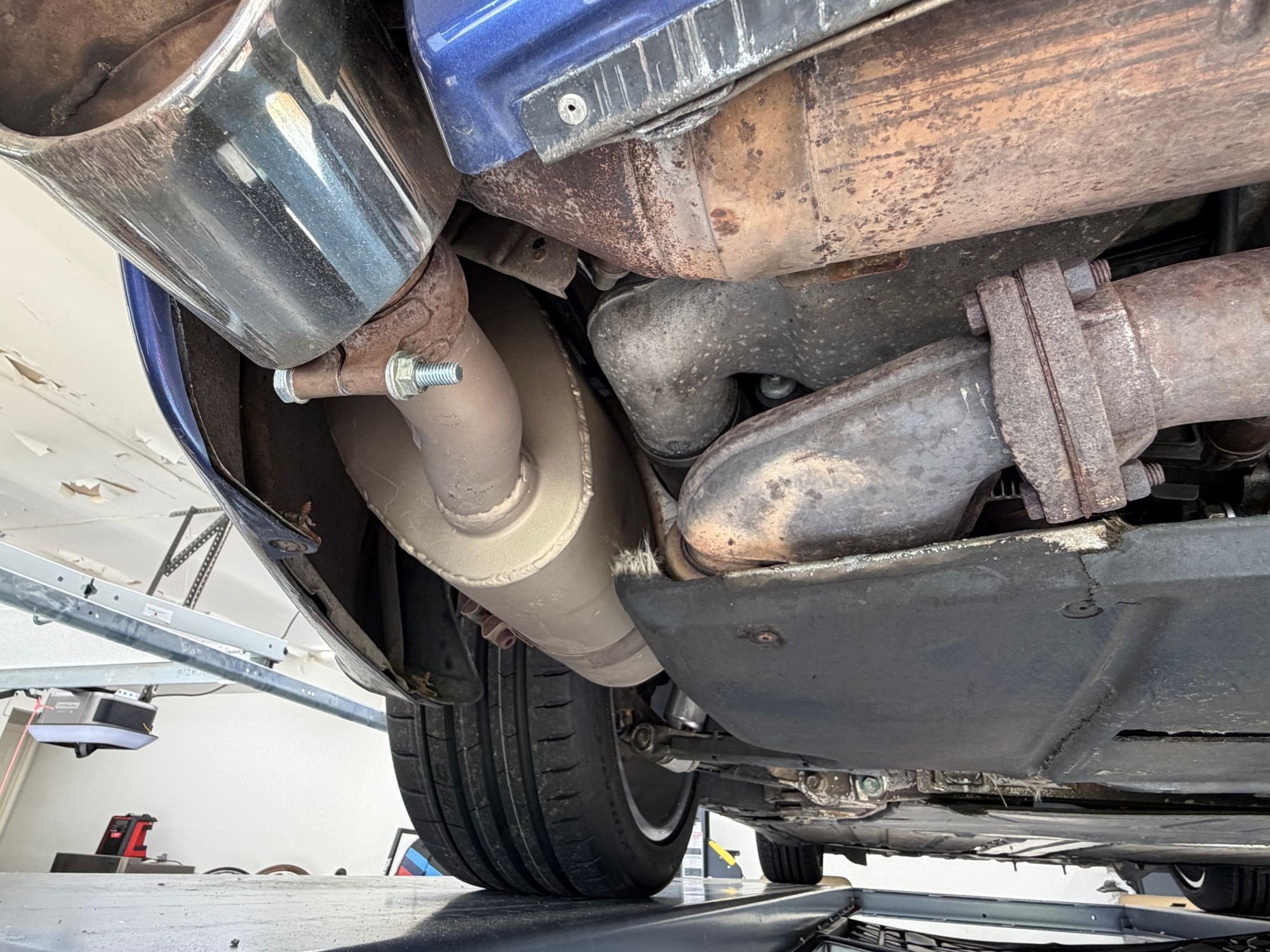 1997 Porsche 911 Carrera in Zenith Blue Metallic, undercarriage photo 18