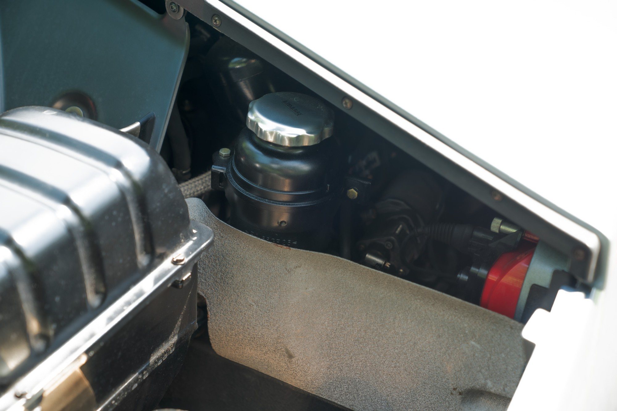 2000 Ferrari 360 Modena/Modena F1 in Grigio Titanio, engine photo 8