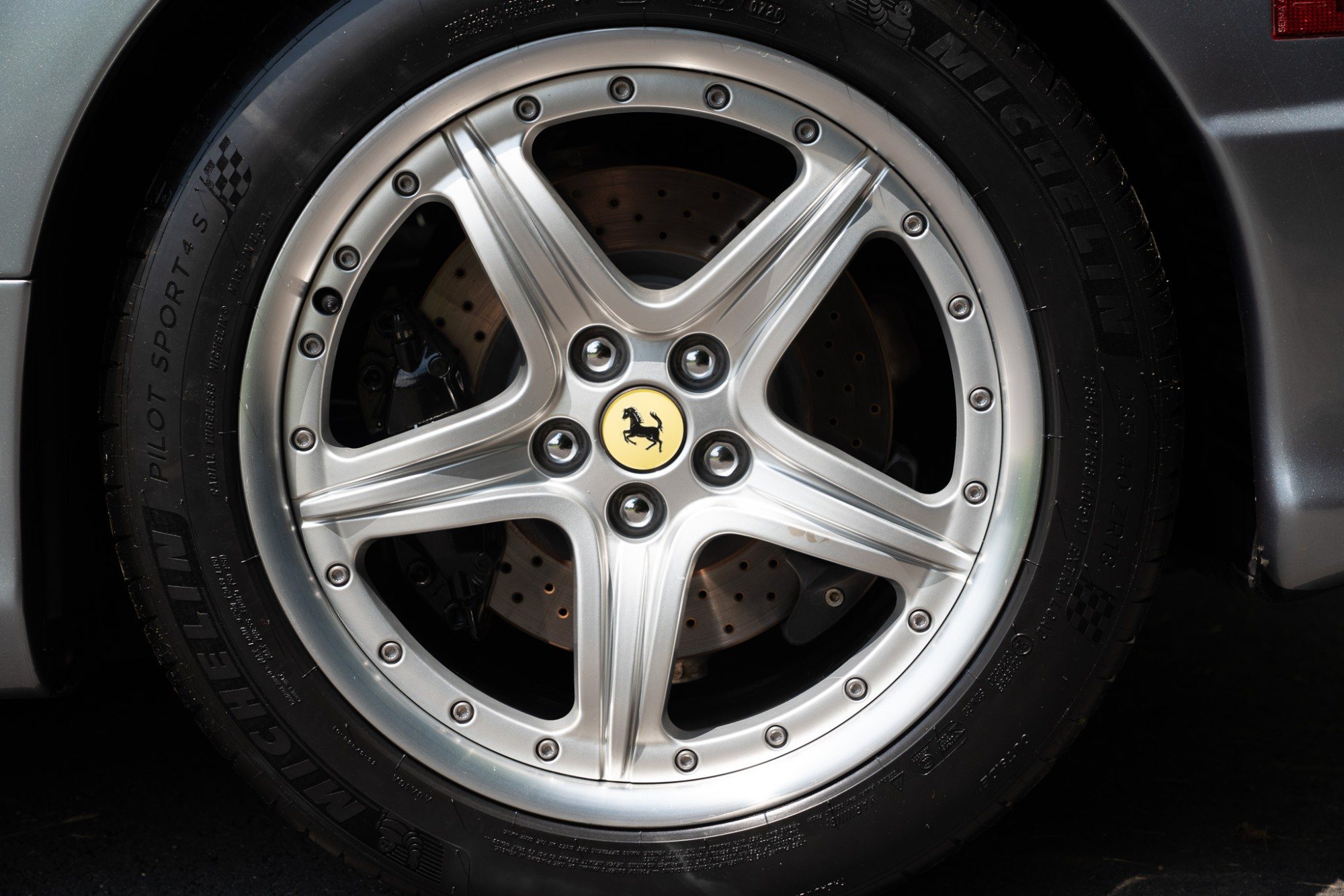 2000 Ferrari 360 Modena/Modena F1 in Grigio Titanio, exterior photo 23