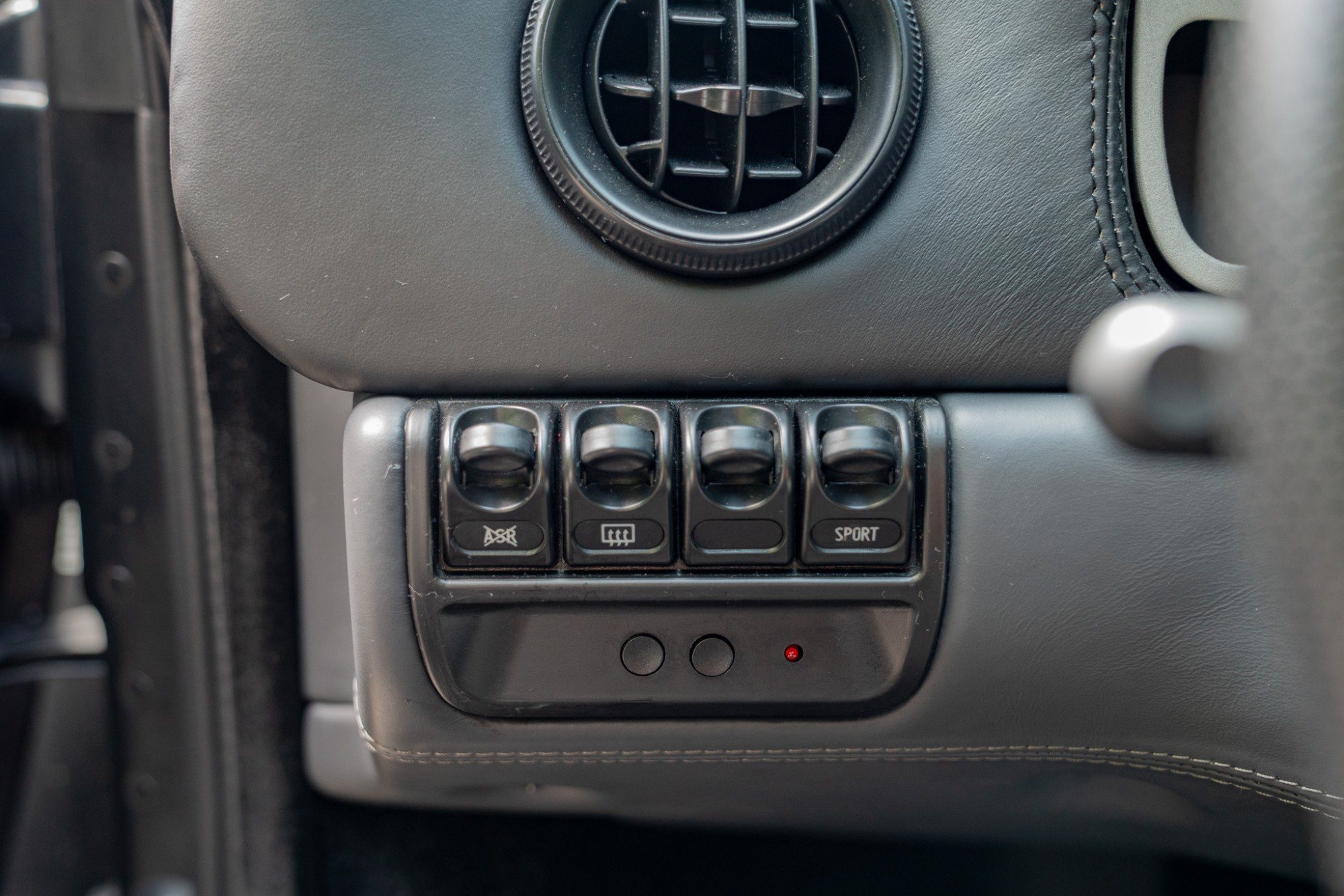 2000 Ferrari 360 Modena/Modena F1 in Grigio Titanio, interior photo 7