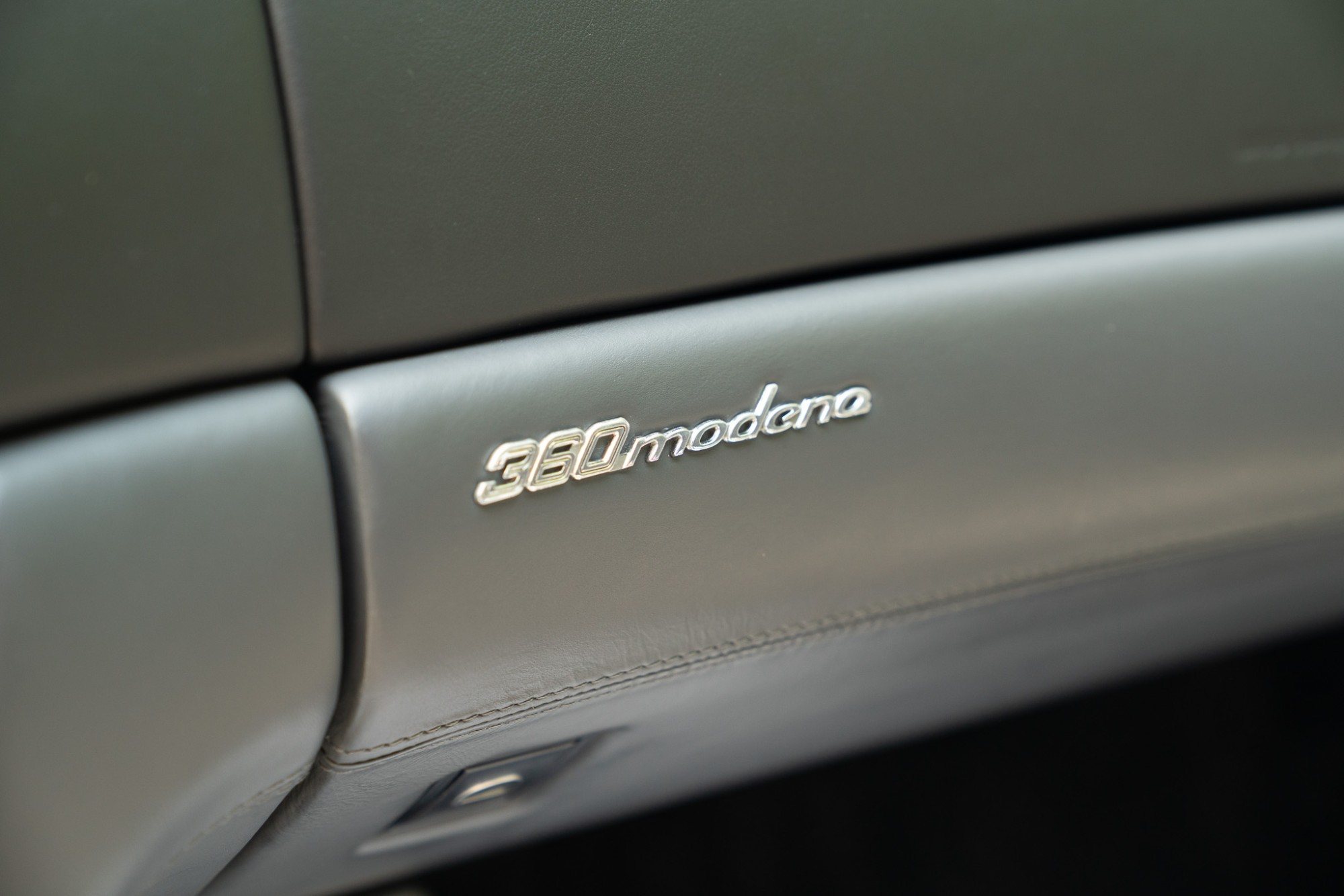 2000 Ferrari 360 Modena/Modena F1 in Grigio Titanio, interior photo 10