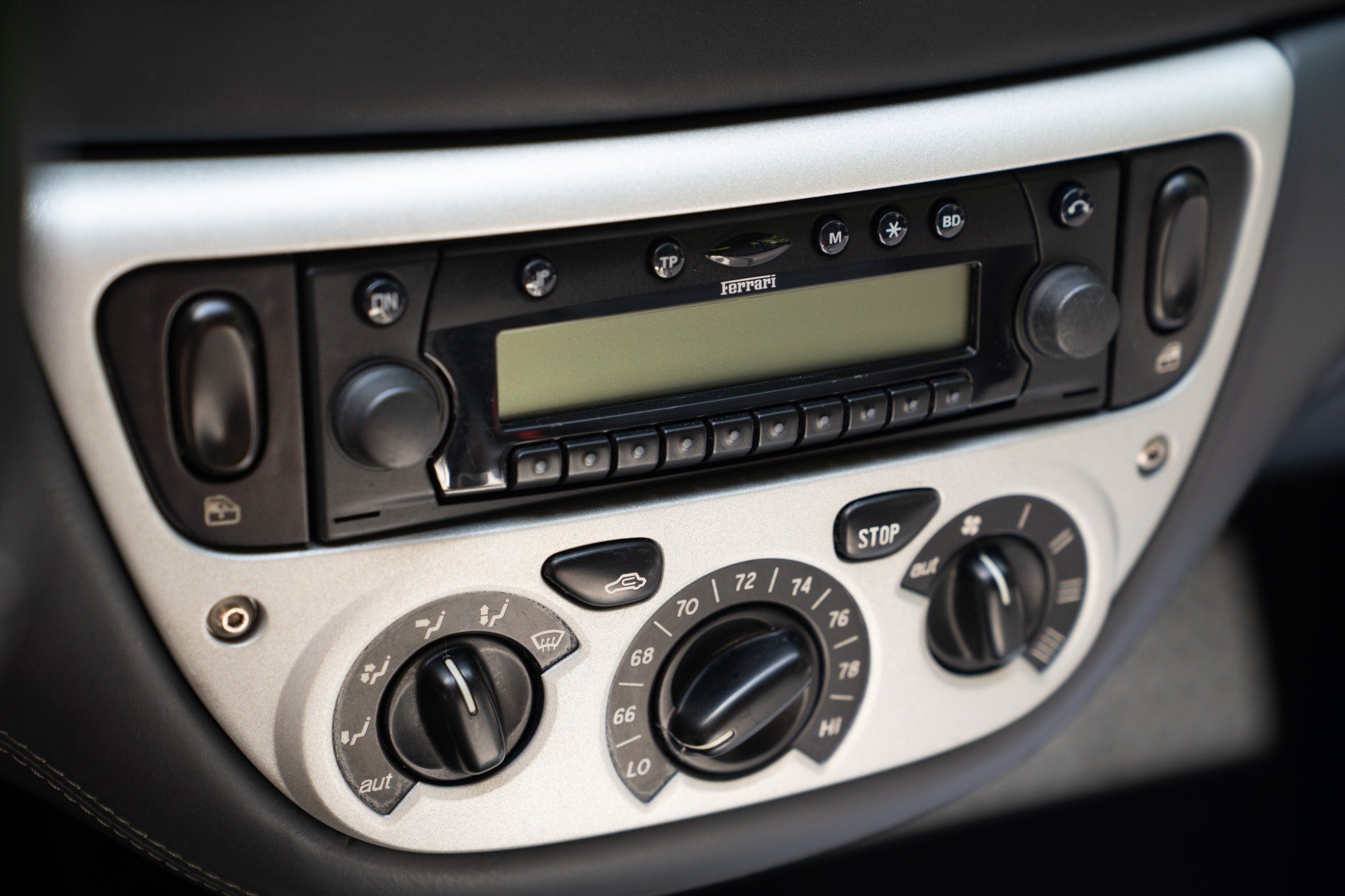 2000 Ferrari 360 Modena/Modena F1 in Grigio Titanio, interior photo 11