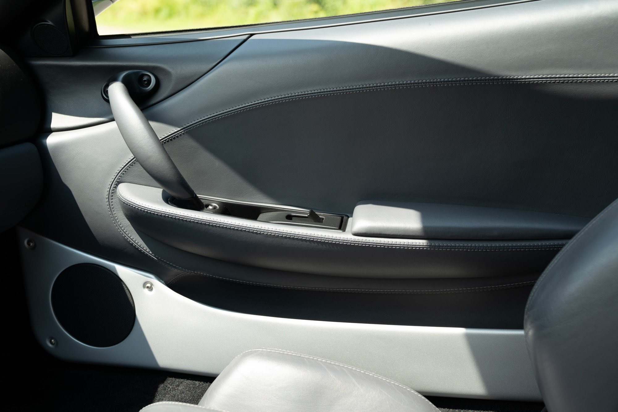 2000 Ferrari 360 Modena/Modena F1 in Grigio Titanio, interior photo 22