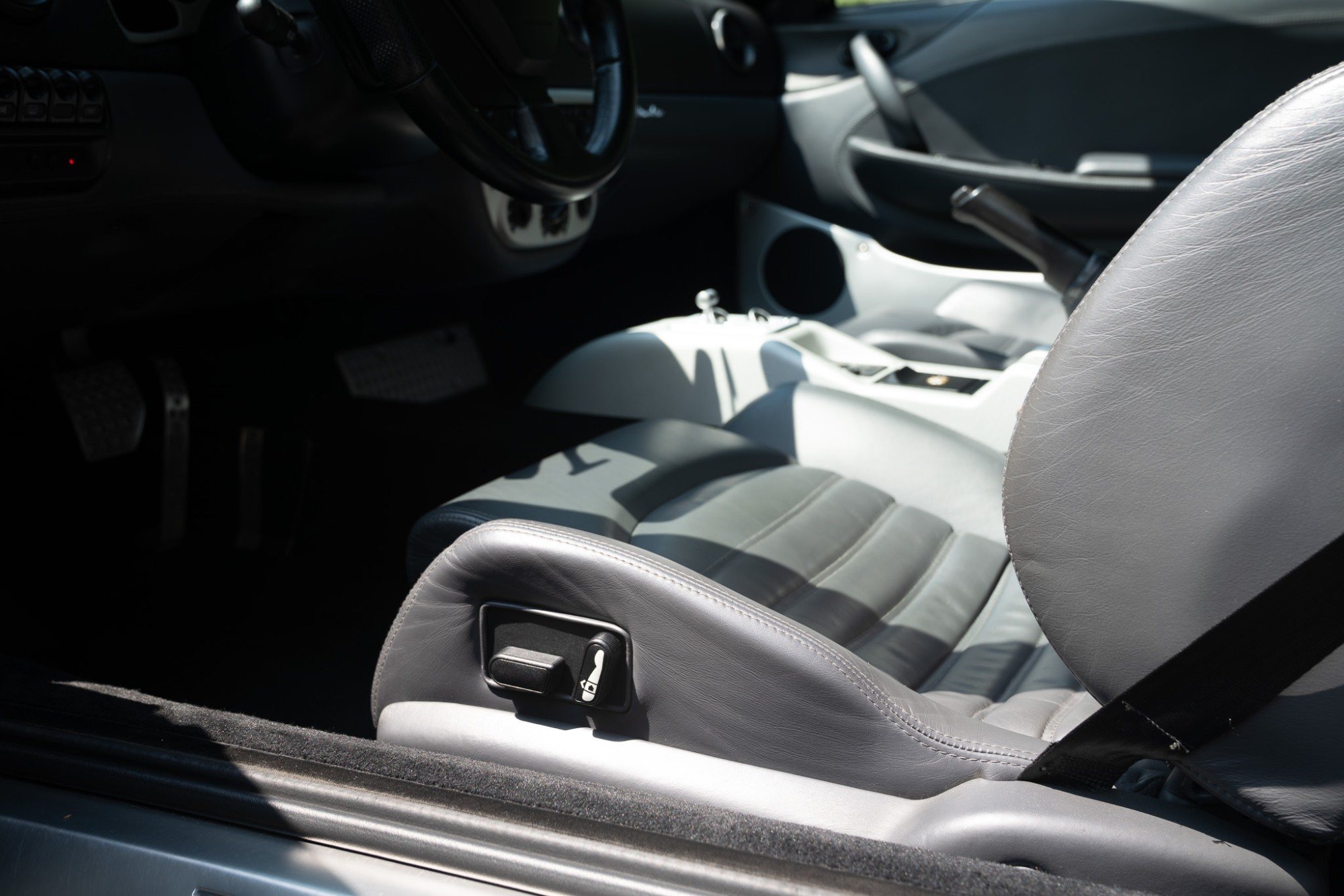 2000 Ferrari 360 Modena/Modena F1 in Grigio Titanio, interior photo 26
