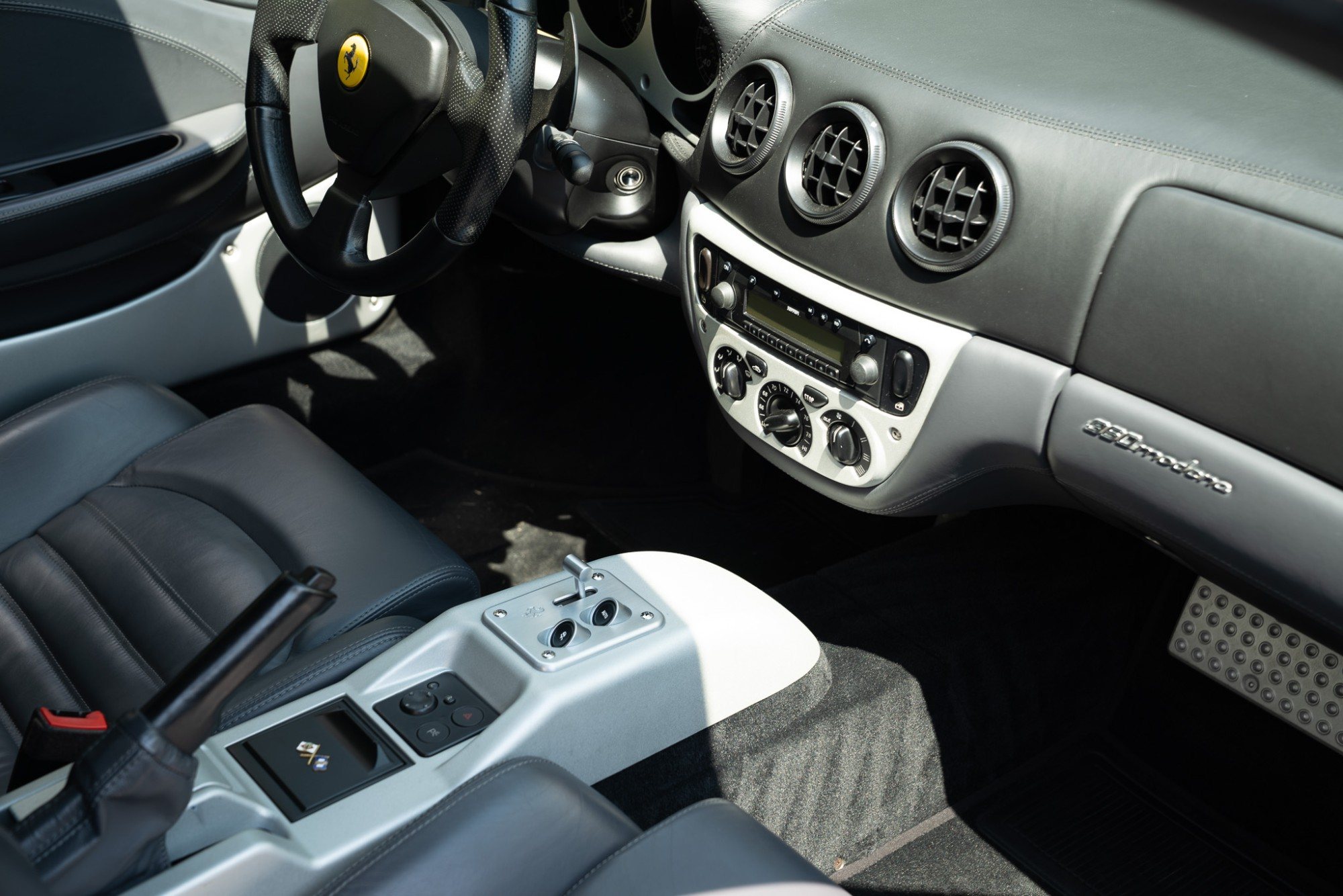 2000 Ferrari 360 Modena/Modena F1 in Grigio Titanio, interior photo 32
