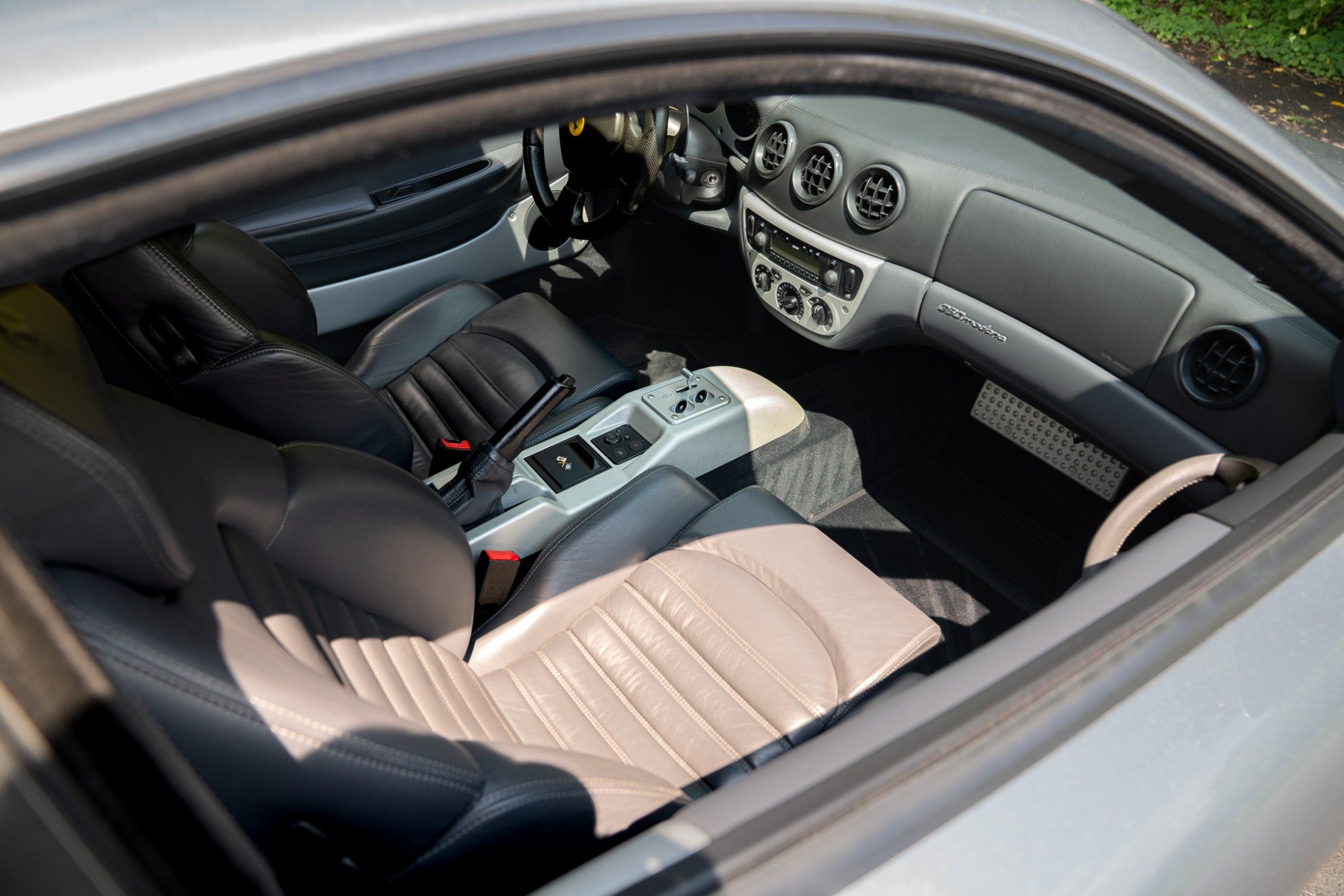2000 Ferrari 360 Modena/Modena F1 in Grigio Titanio, interior photo 34