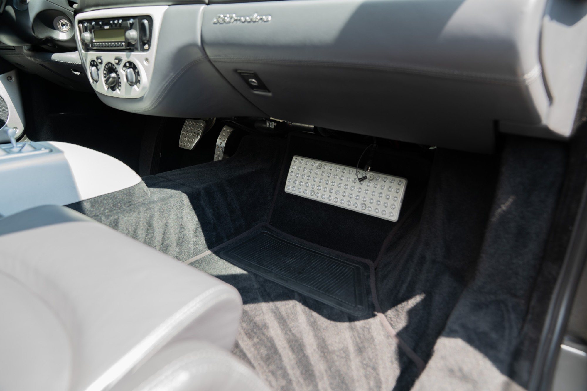 2000 Ferrari 360 Modena/Modena F1 in Grigio Titanio, interior photo 35