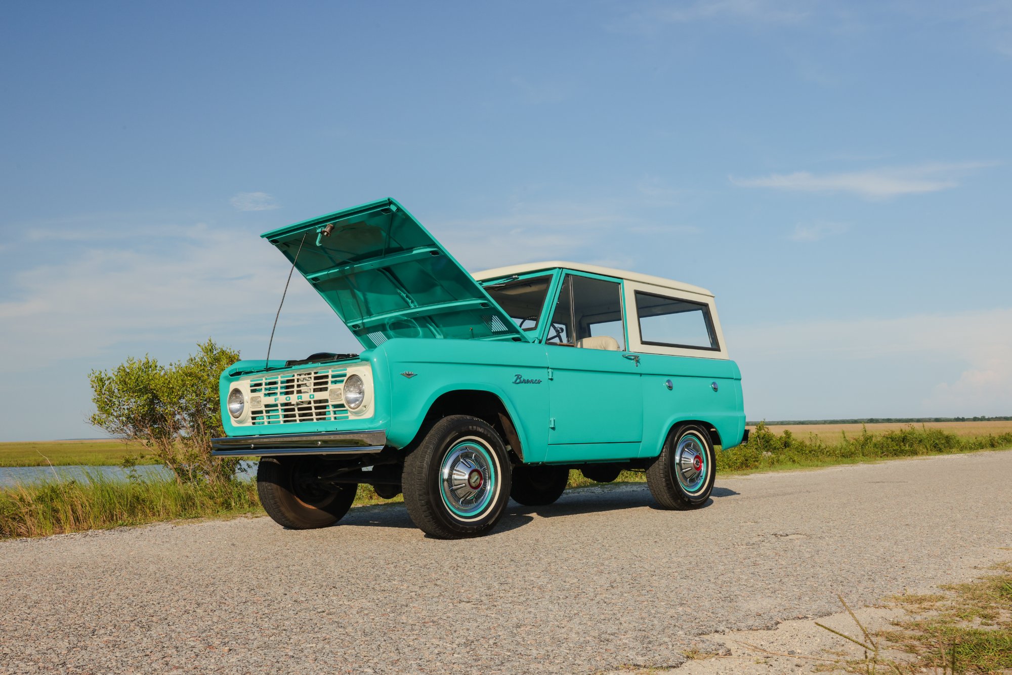1967 Ford Bronco in Frost Turquoise Paint, exterior photo 52