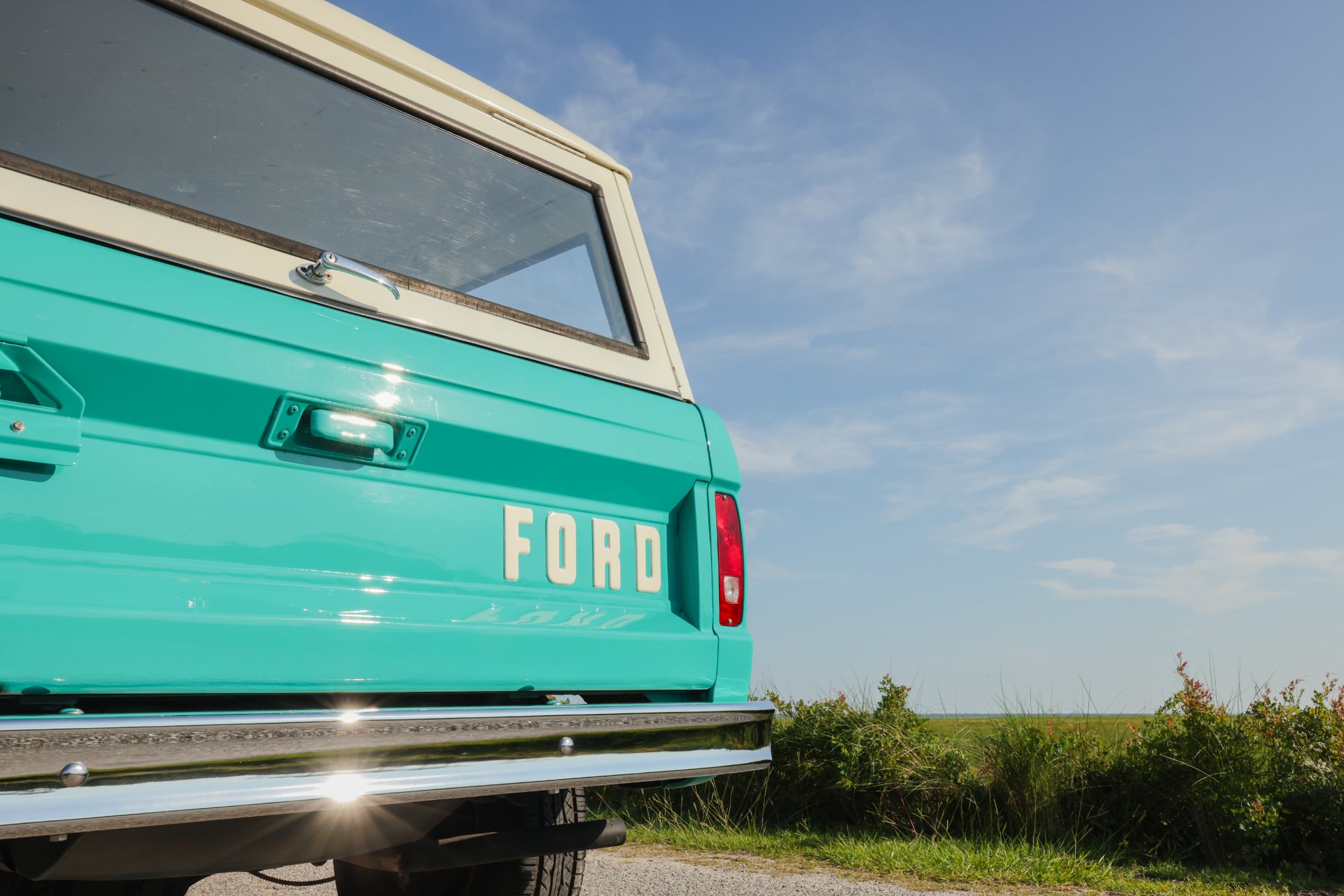 1967 Ford Bronco in Frost Turquoise Paint, exterior photo 10