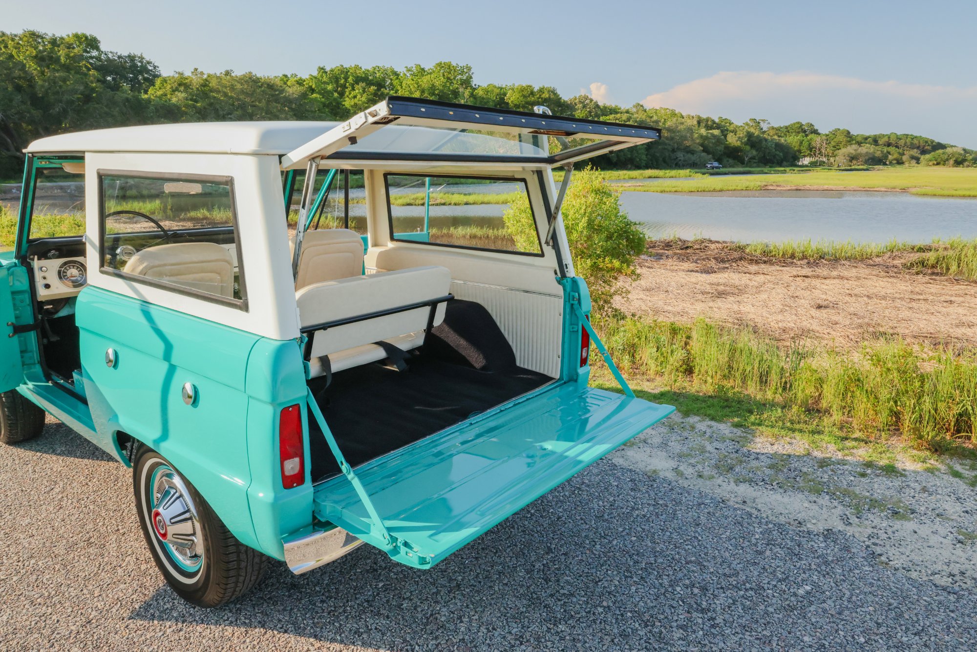 1967 Ford Bronco in Frost Turquoise Paint, exterior photo 57