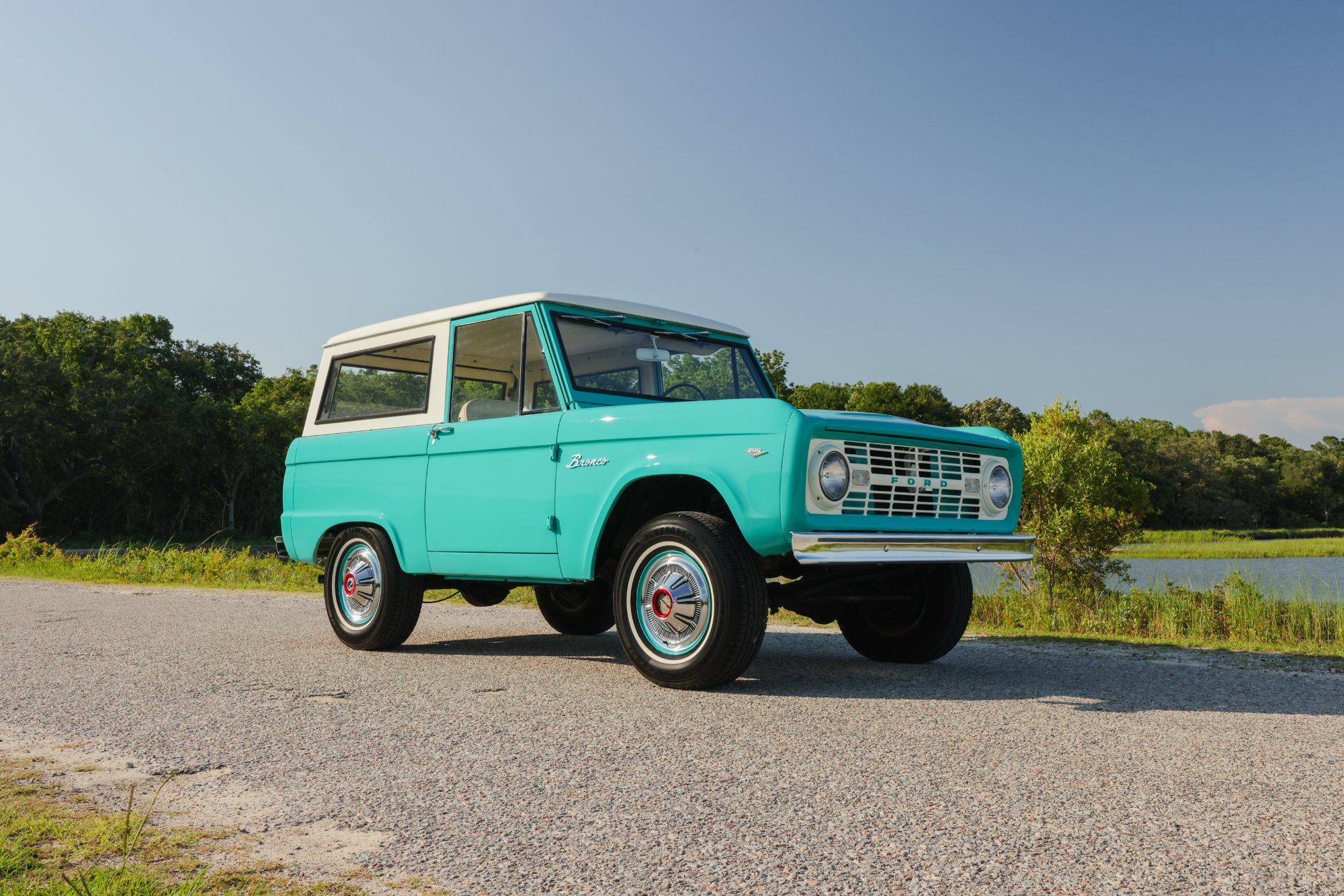 1967 Ford Bronco in Frost Turquoise Paint, exterior photo 16