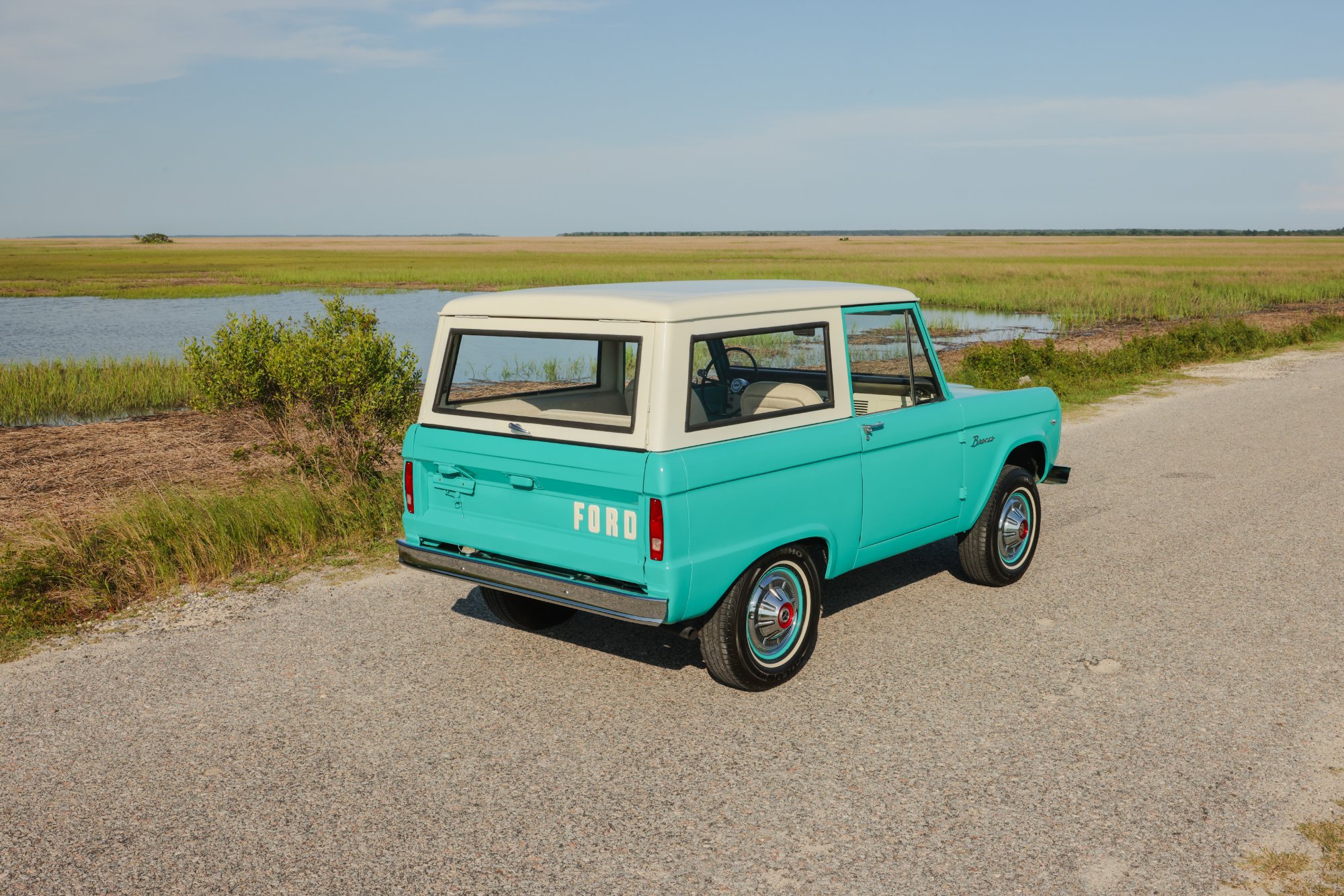 1967 Ford Bronco in Frost Turquoise Paint, exterior photo 5