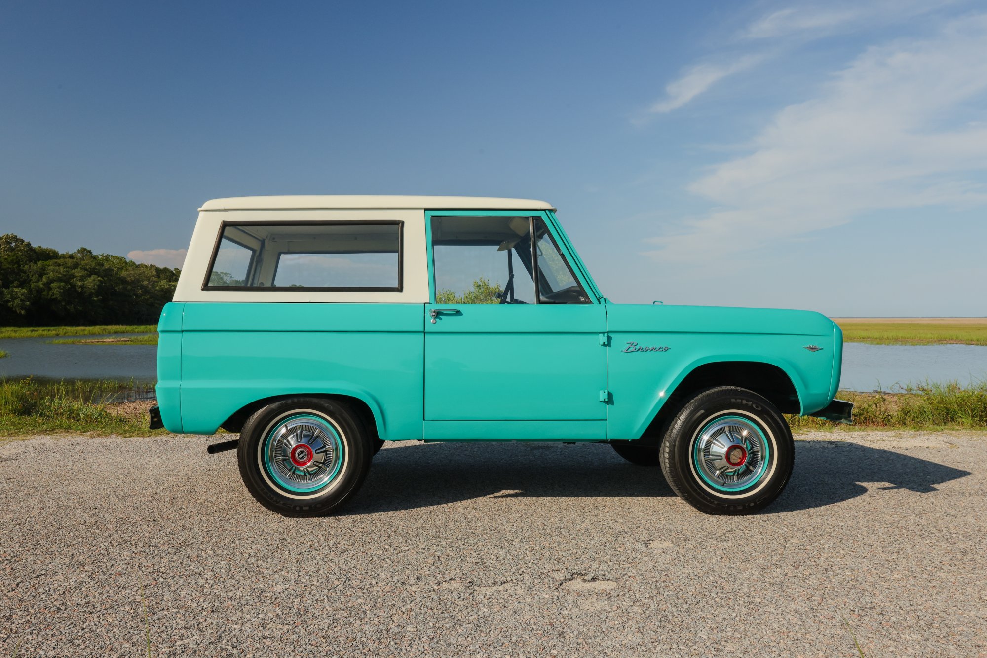 1967 Ford Bronco in Frost Turquoise Paint, exterior photo 6