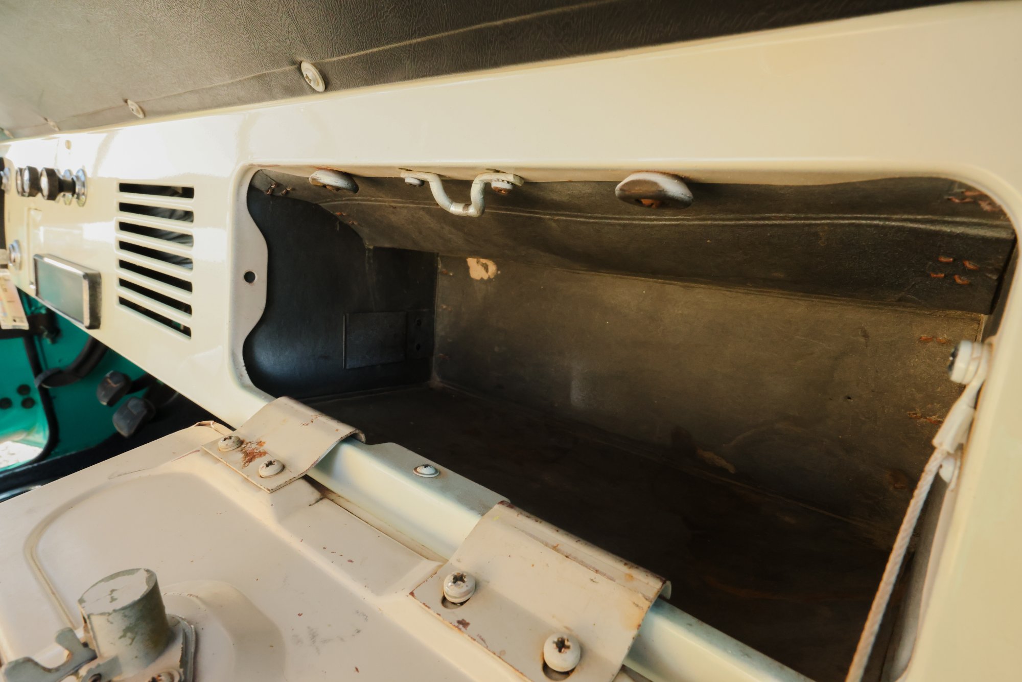 1967 Ford Bronco in Frost Turquoise Paint, interior photo 27