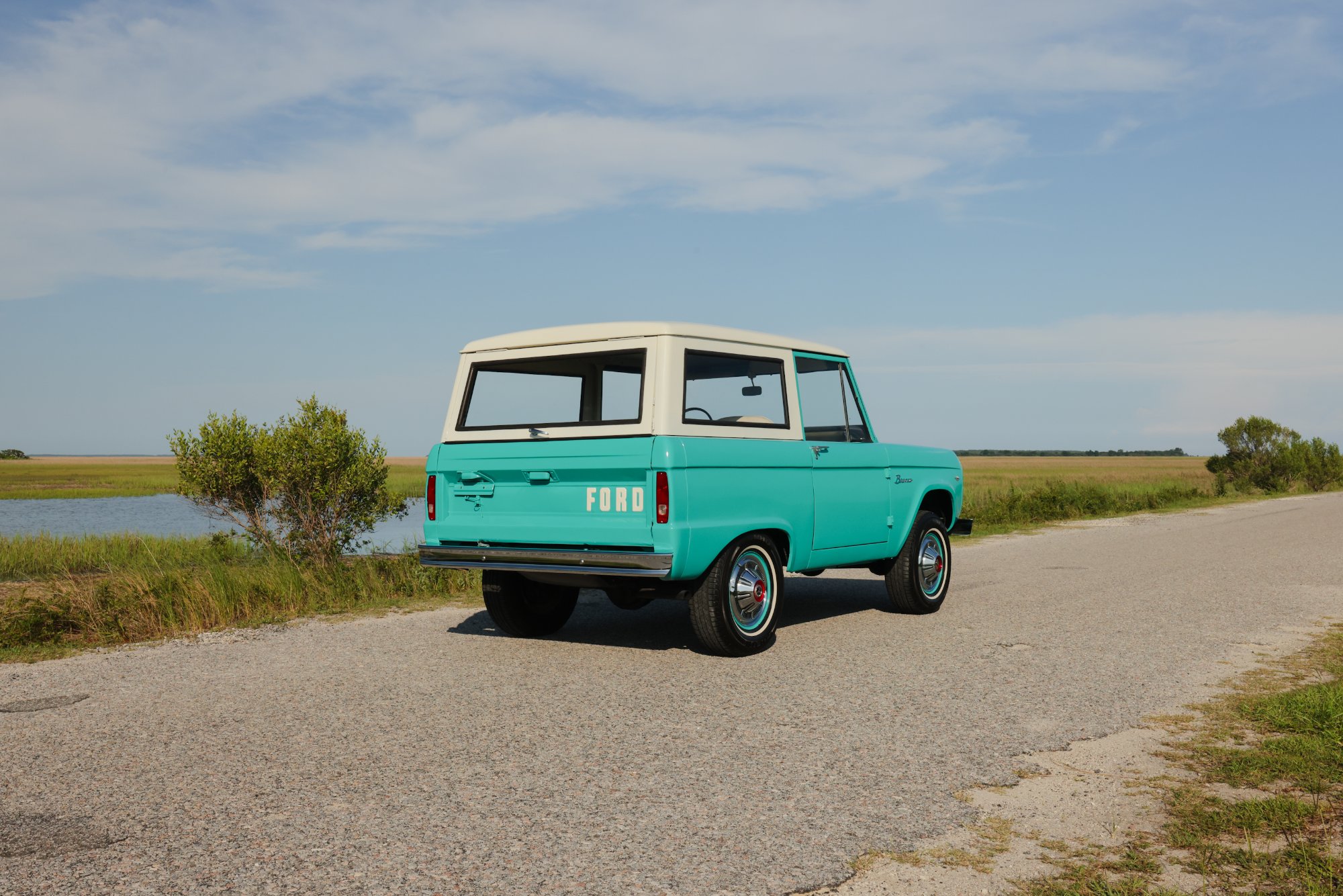 1967 Ford Bronco in Frost Turquoise Paint, exterior photo 1