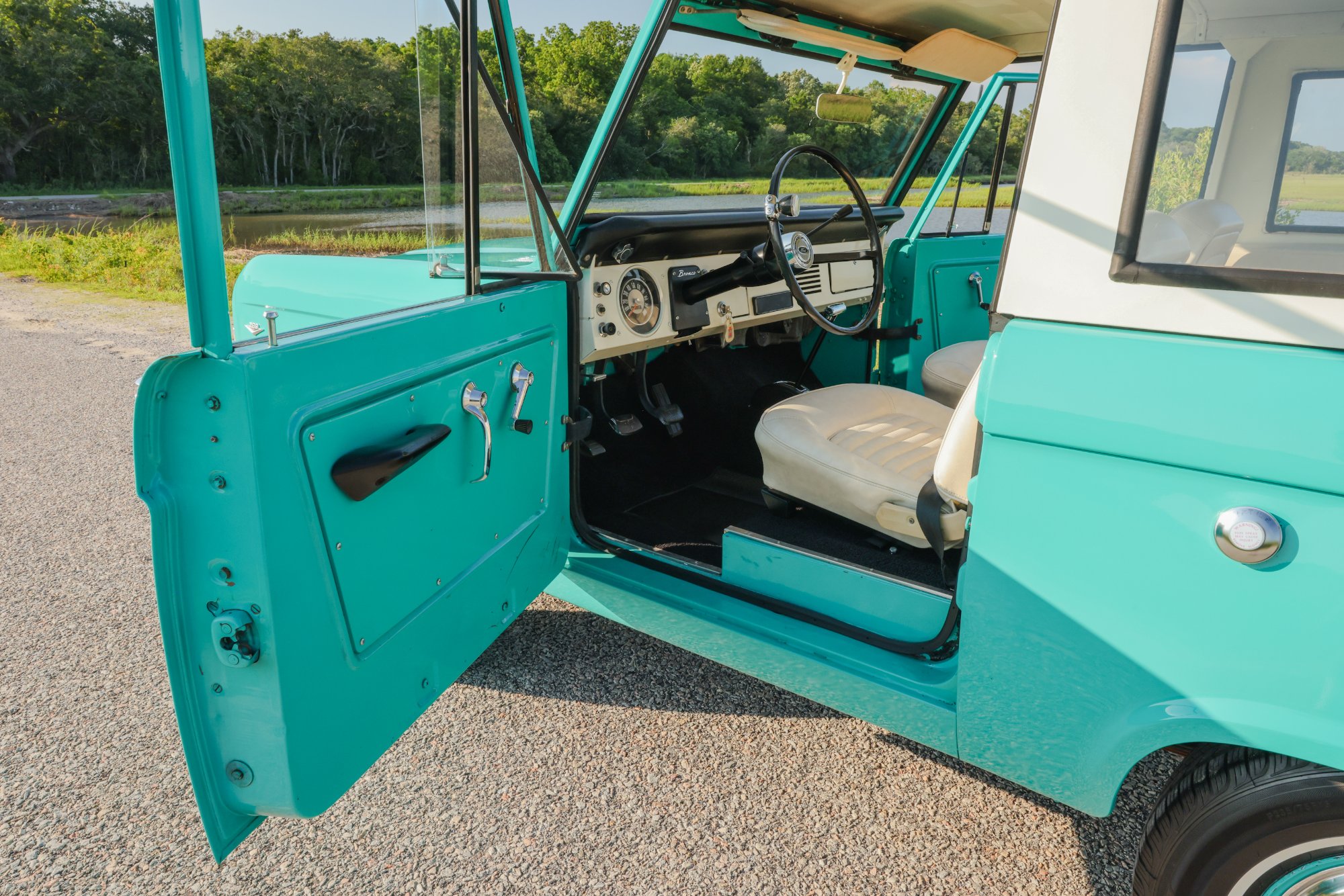 1967 Ford Bronco in Frost Turquoise Paint, exterior photo 54