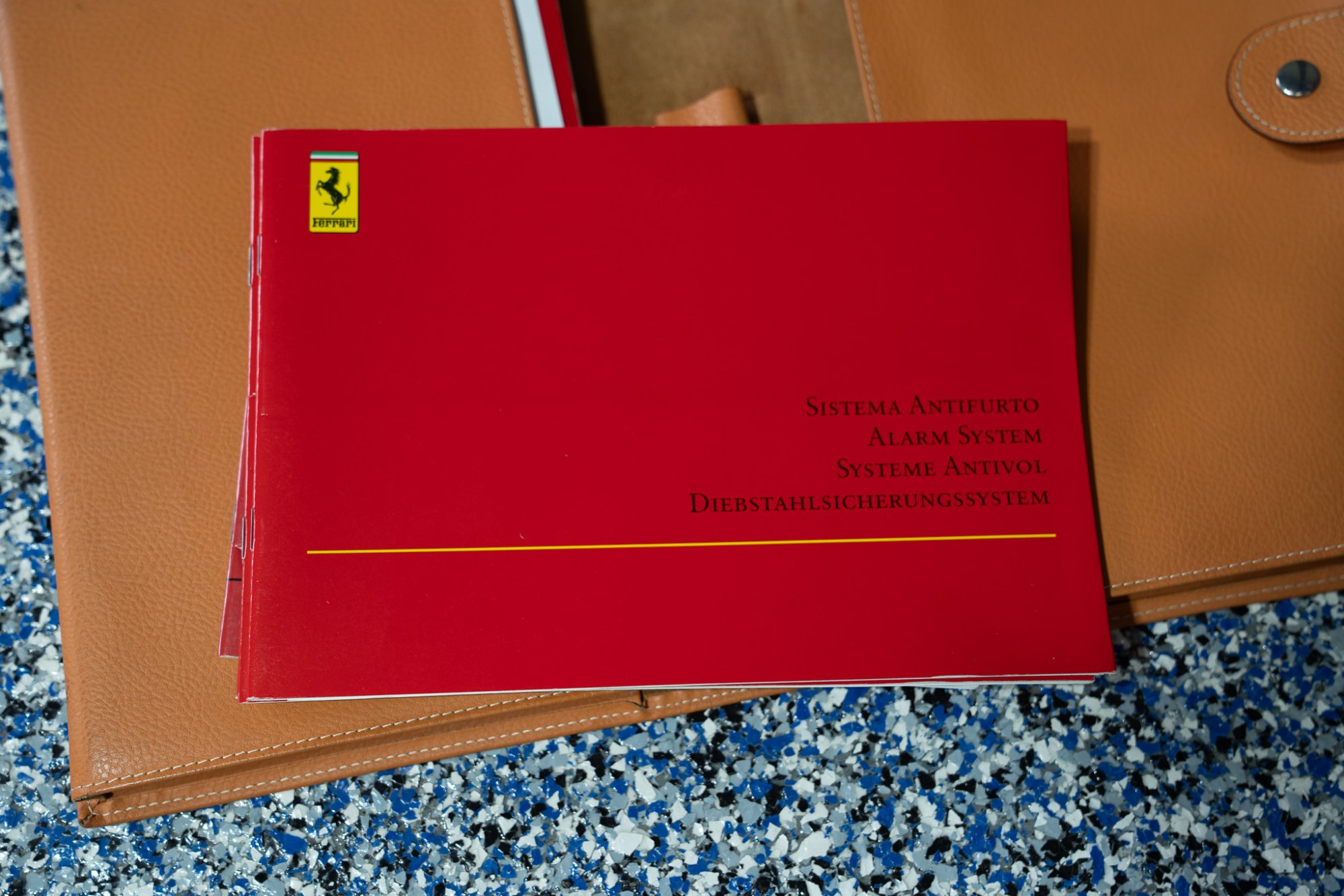 2000 Ferrari 360 Modena/Modena F1 in Grigio Titanio, keys and books photo 15