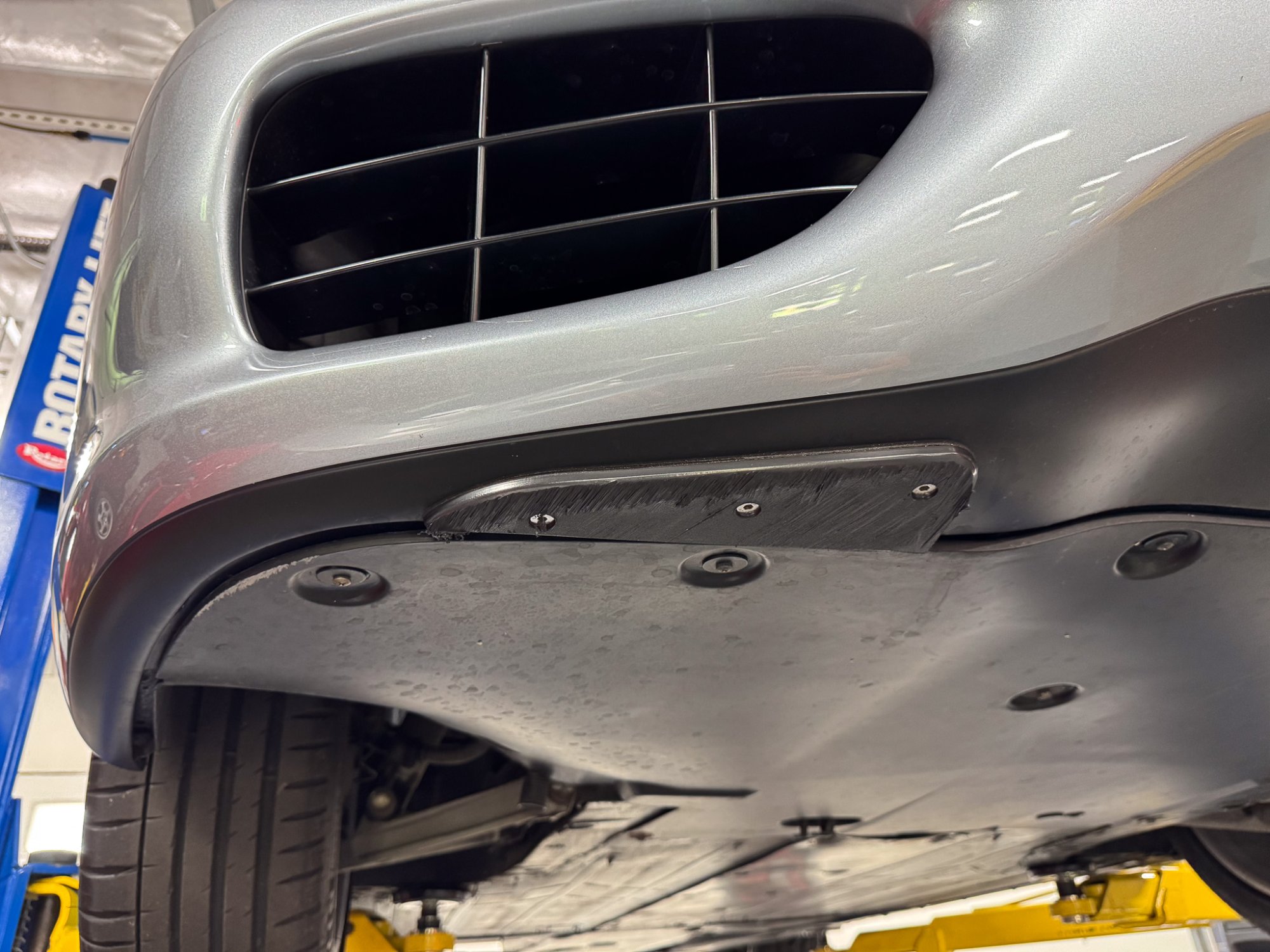 2000 Ferrari 360 Modena/Modena F1 in Grigio Titanio, undercarriage photo 31