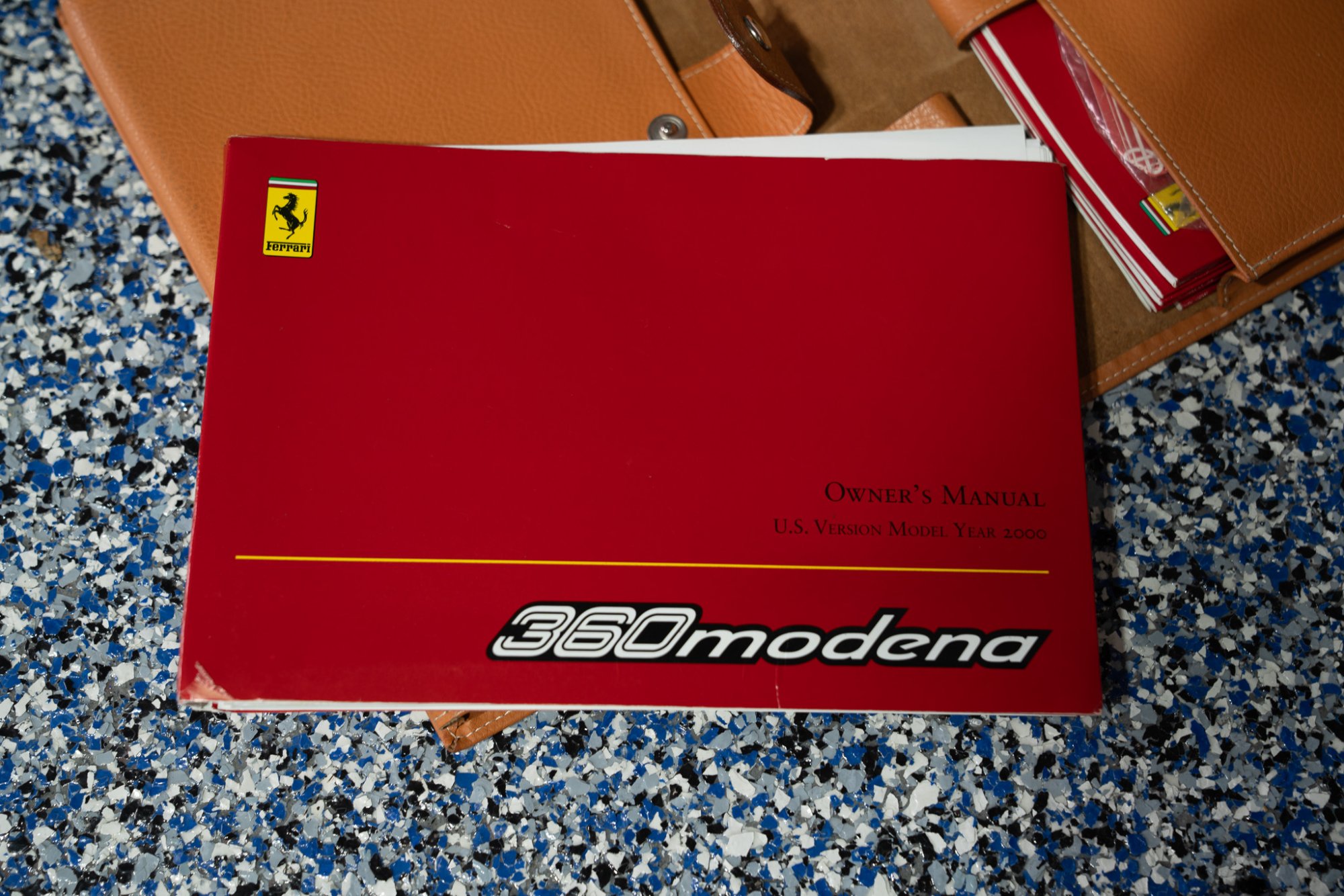 2000 Ferrari 360 Modena/Modena F1 in Grigio Titanio, keys and books photo 12