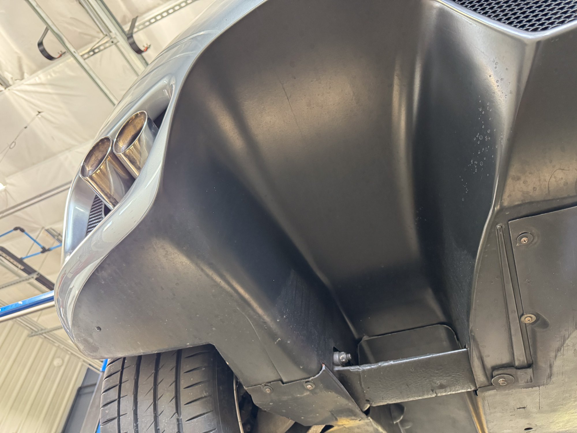 2000 Ferrari 360 Modena/Modena F1 in Grigio Titanio, undercarriage photo 25