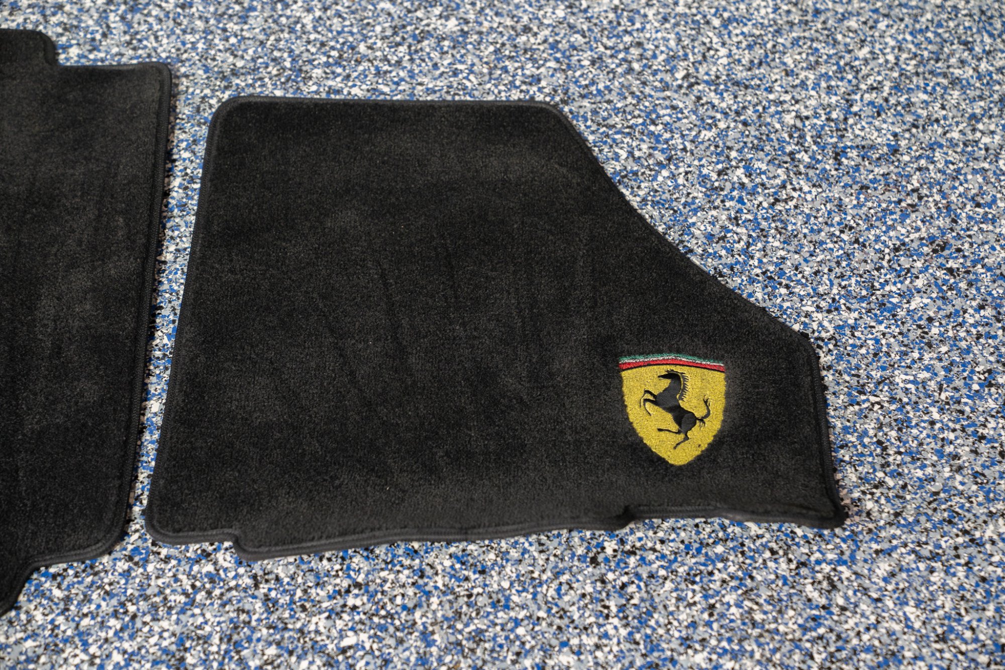 2000 Ferrari 360 Modena/Modena F1 in Grigio Titanio, keys and books photo 7