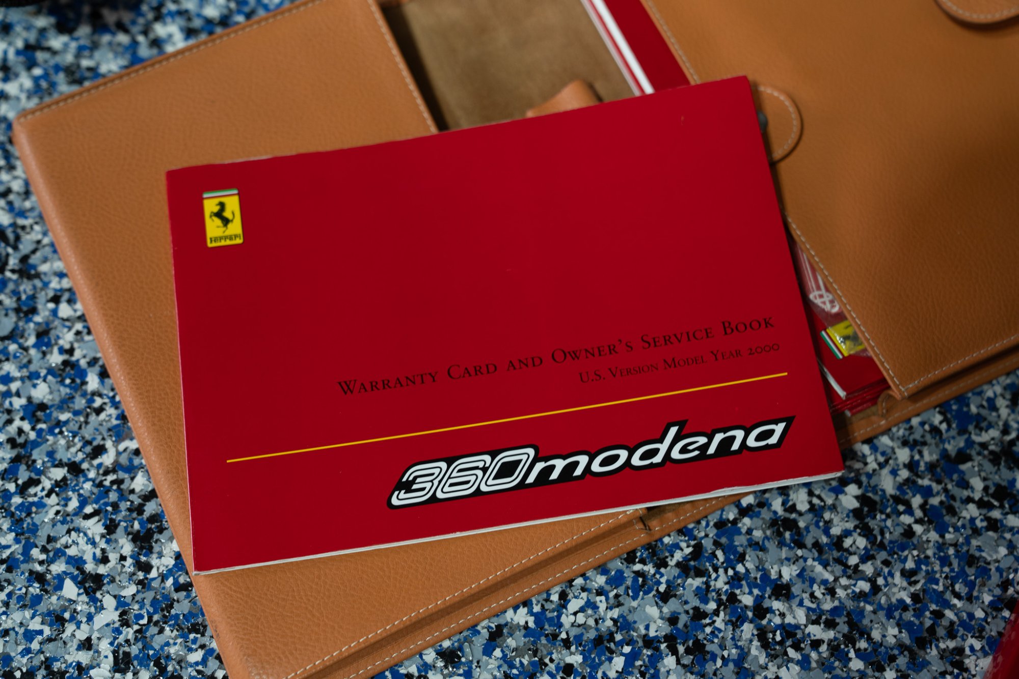 2000 Ferrari 360 Modena/Modena F1 in Grigio Titanio, keys and books photo 11