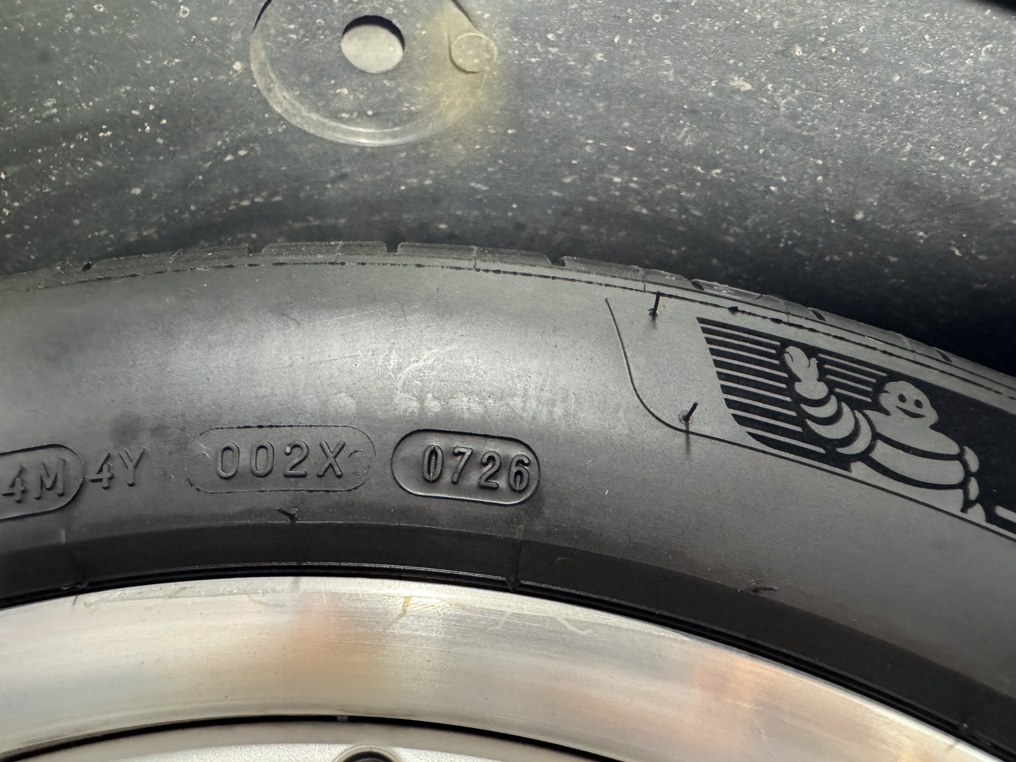 2000 Ferrari 360 Modena/Modena F1 in Grigio Titanio, tire photo 7