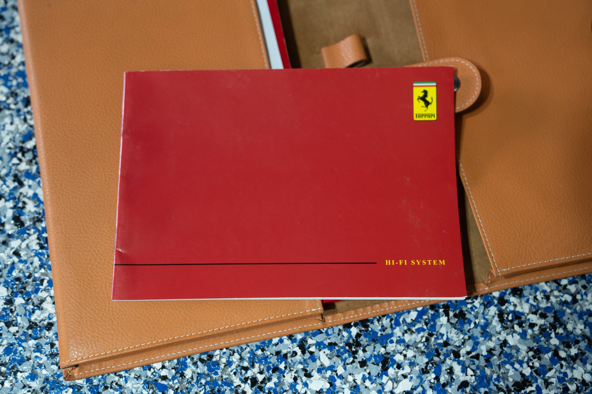 2000 Ferrari 360 Modena/Modena F1 in Grigio Titanio, keys and books photo 18