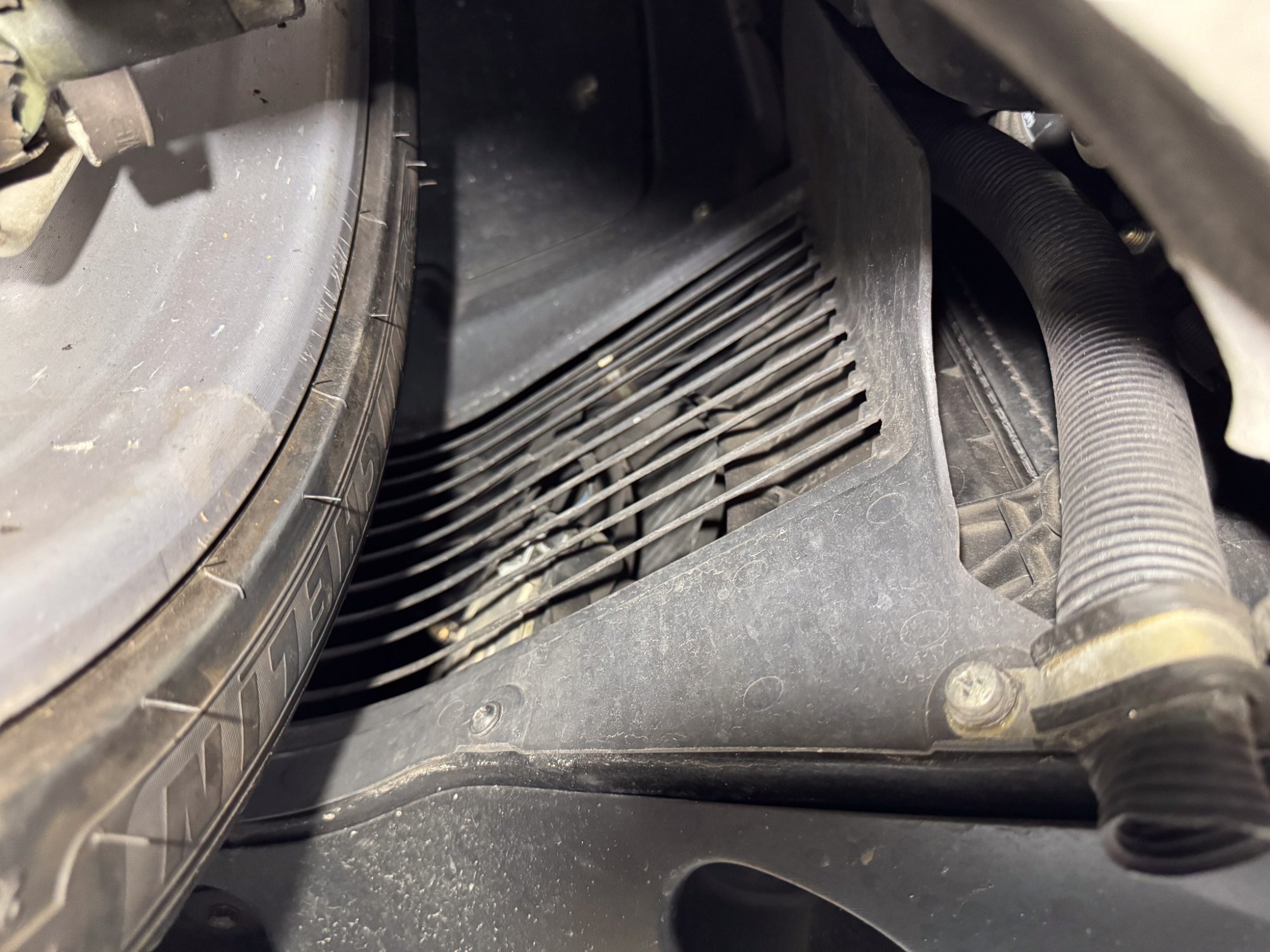 2000 Ferrari 360 Modena/Modena F1 in Grigio Titanio, undercarriage photo 39