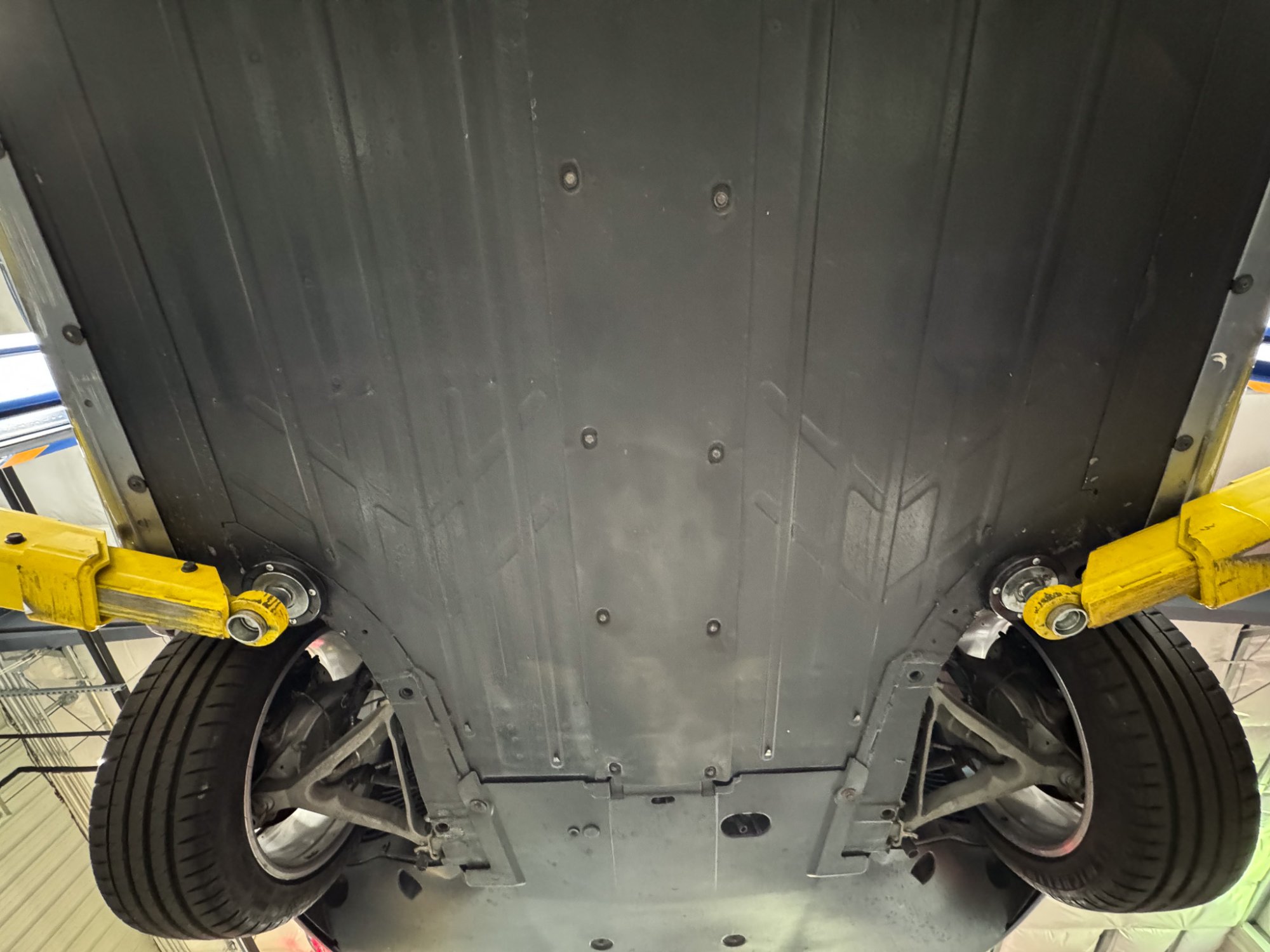2000 Ferrari 360 Modena/Modena F1 in Grigio Titanio, undercarriage photo 29