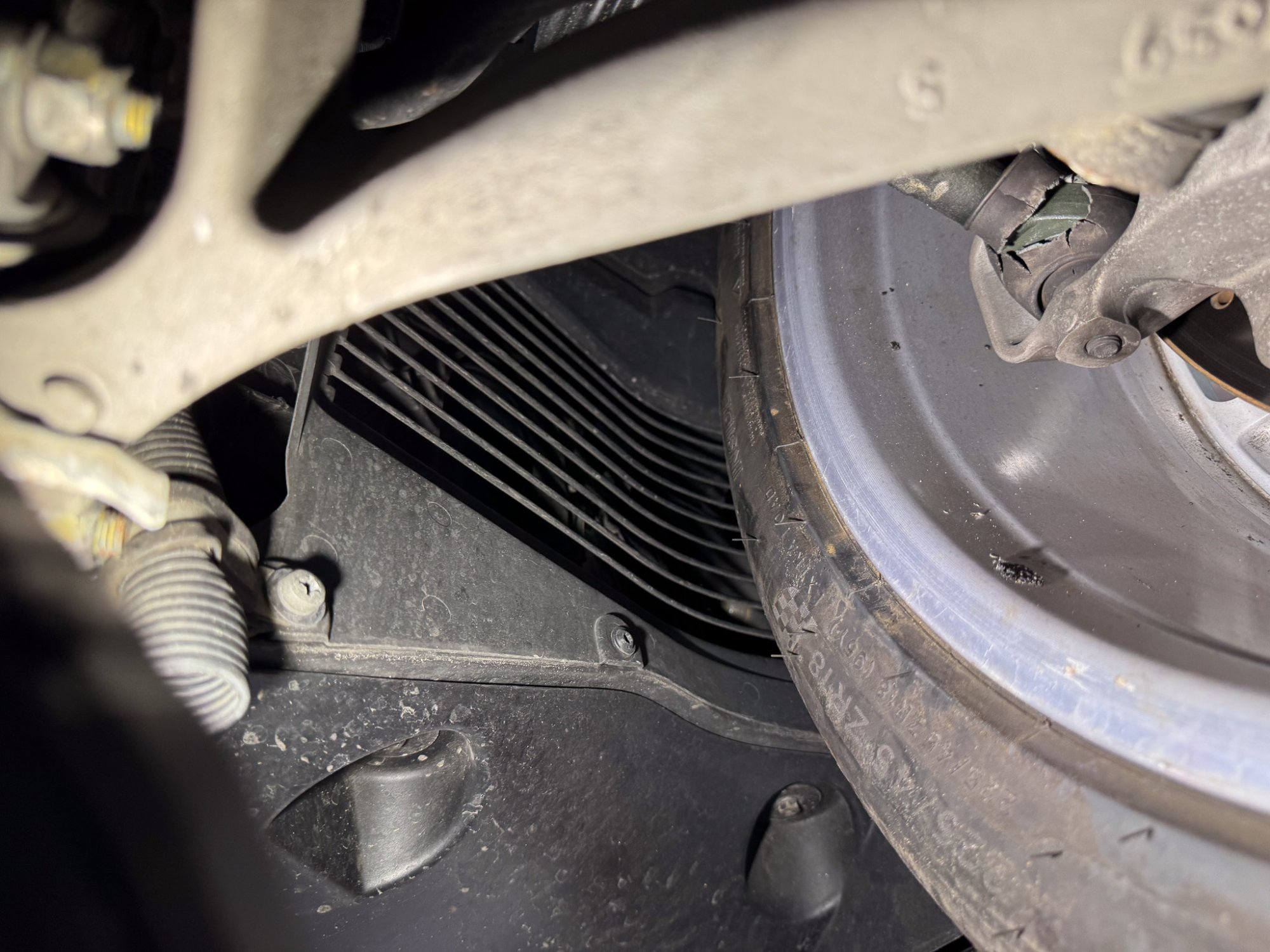 2000 Ferrari 360 Modena/Modena F1 in Grigio Titanio, undercarriage photo 38