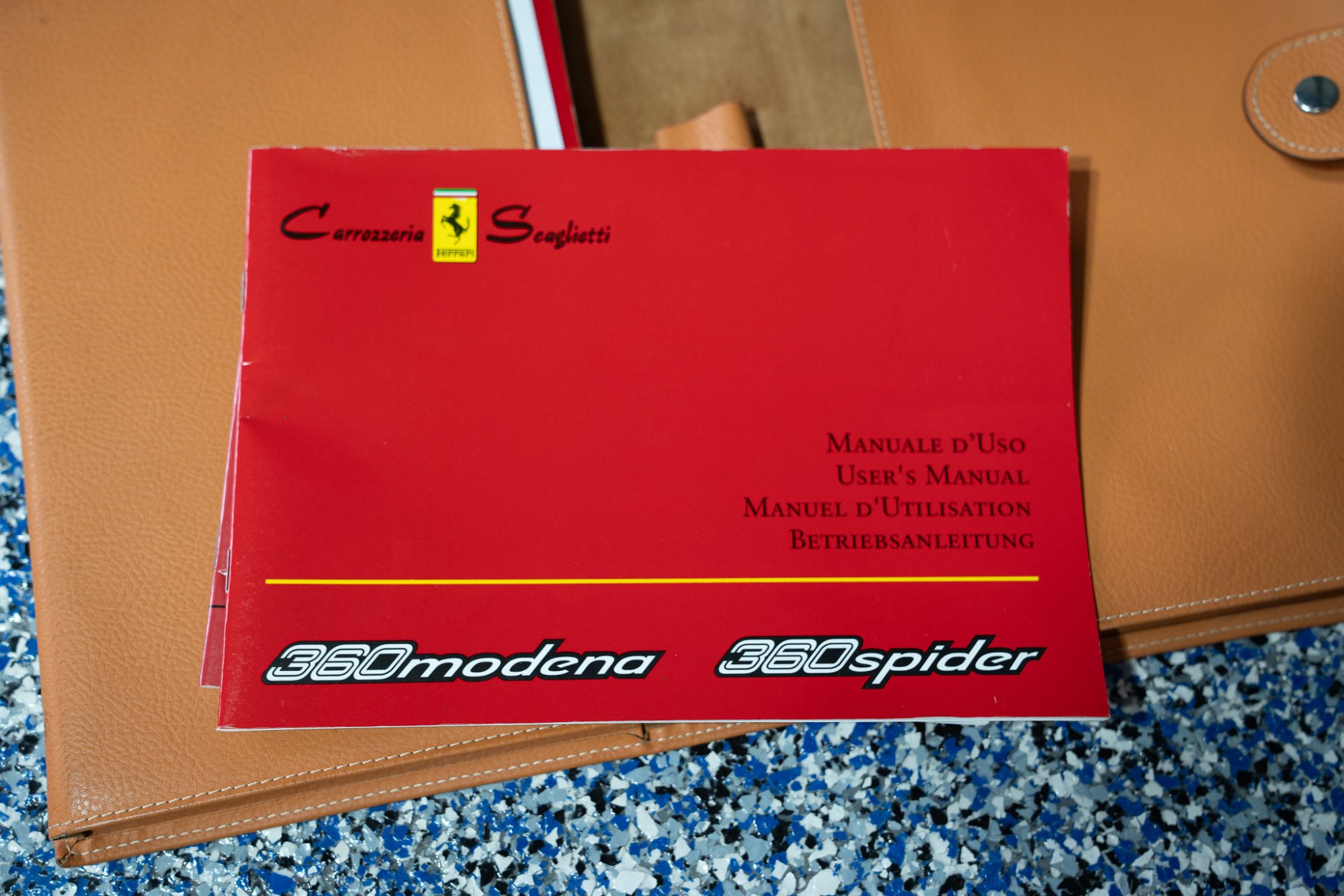 2000 Ferrari 360 Modena/Modena F1 in Grigio Titanio, keys and books photo 17