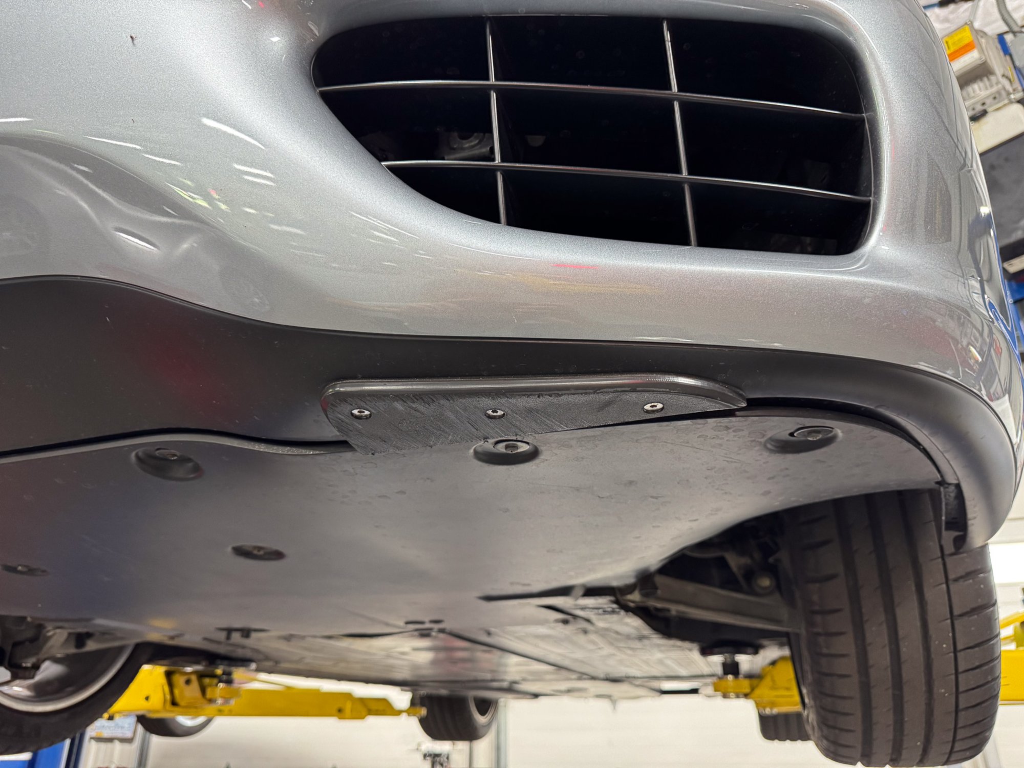 2000 Ferrari 360 Modena/Modena F1 in Grigio Titanio, undercarriage photo 33